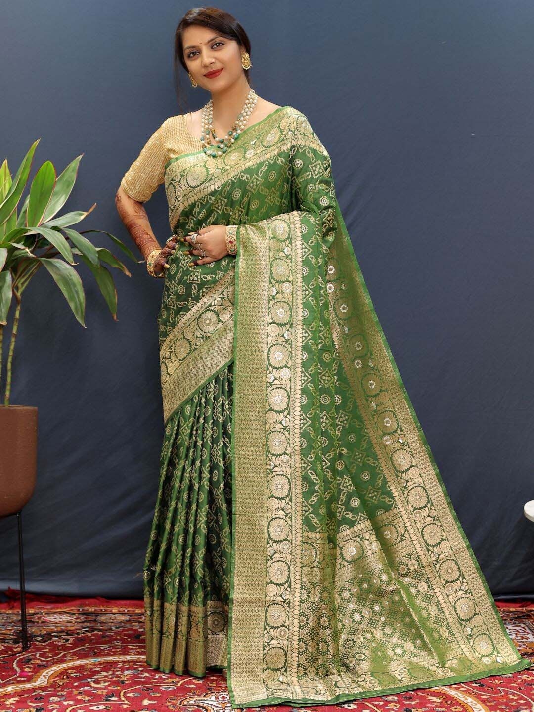 

SGF11 Ethnic Motifs Art Silk Kanjeevaram Saree, Green