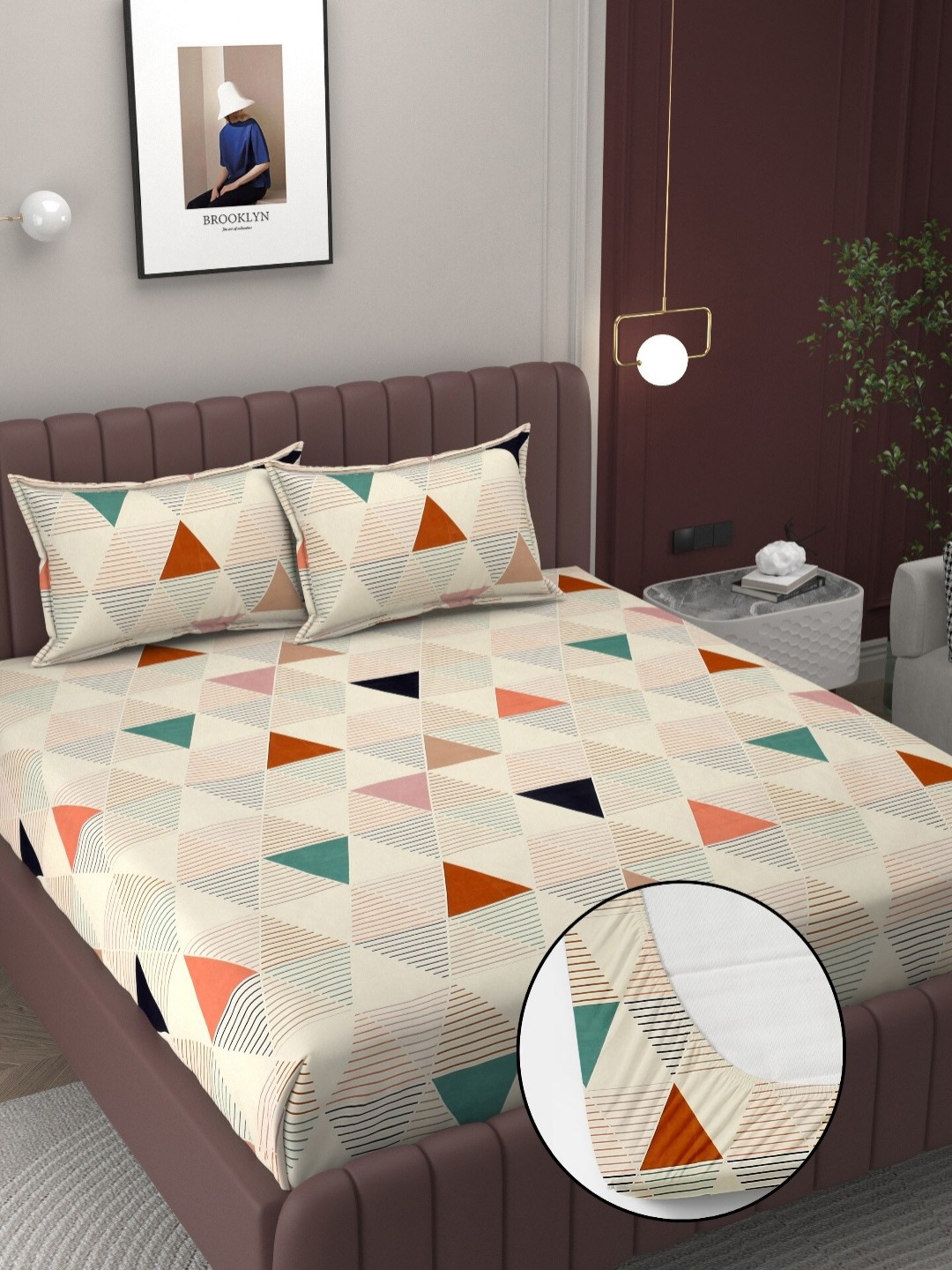 

BELVOSTUM Cream-Coloured & Green Geometric 250 TC King Bedsheet with 2 Pillow Covers