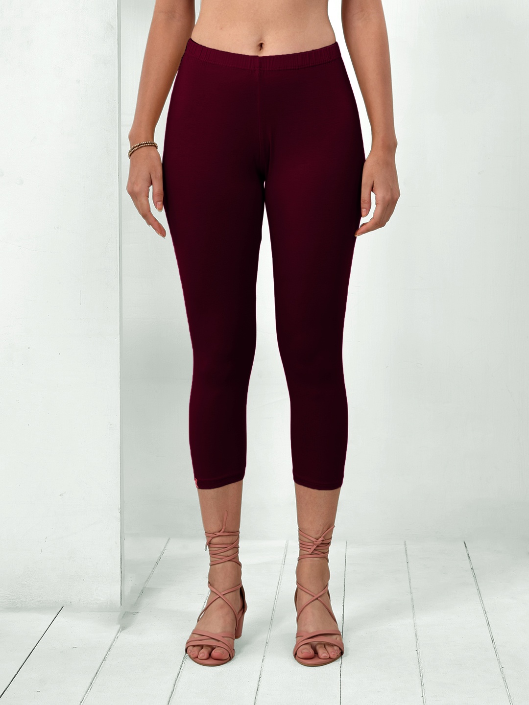 

LYRA Women Capris, Maroon