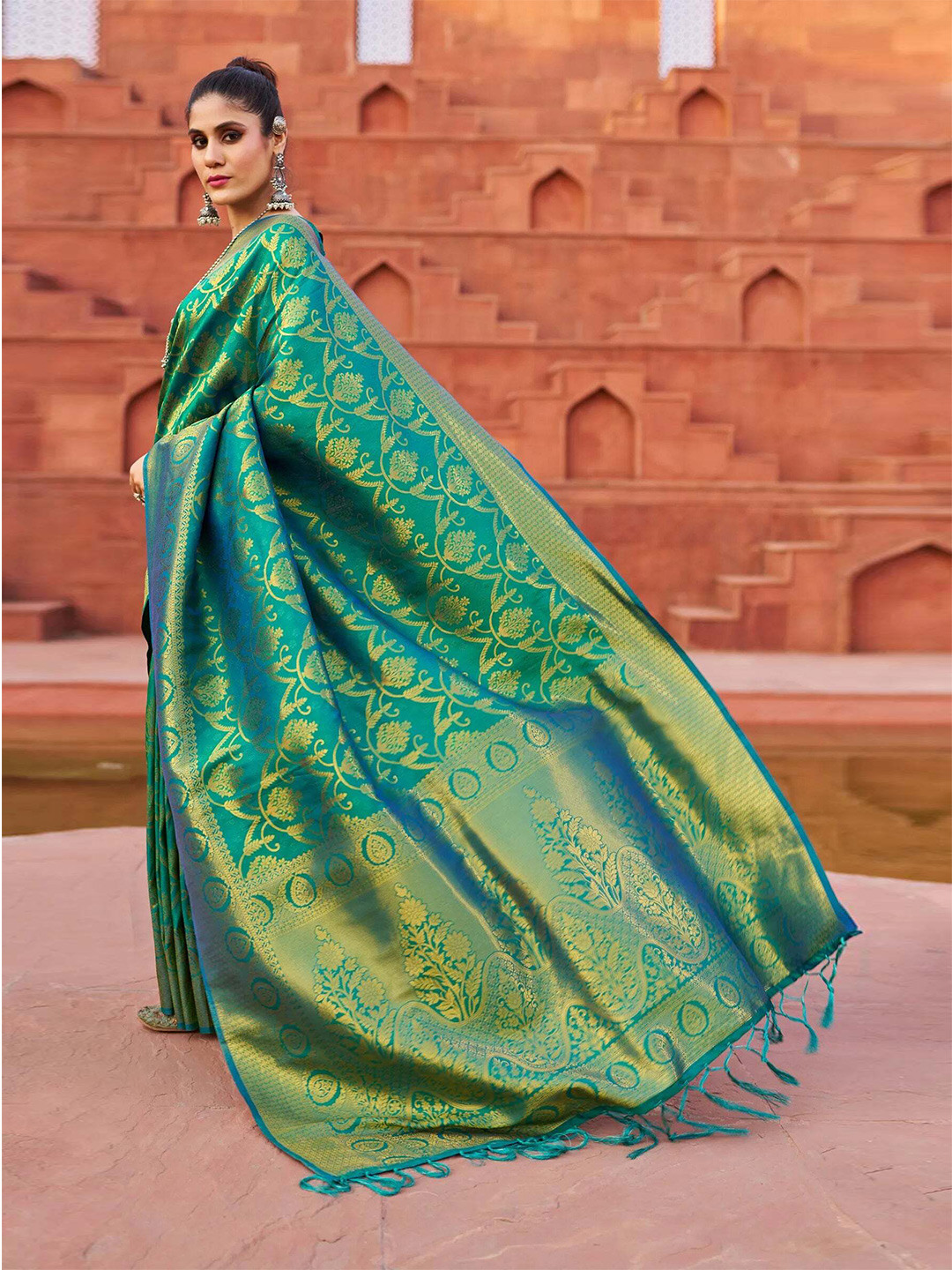 

Lyunica Ethnic Motifs Zari Pure Silk Banarasi Saree, Orange