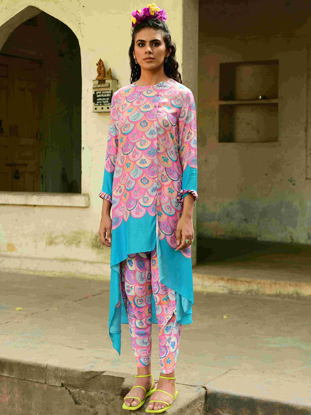 

SWATI VIJAIVARGIE Ethnic Motifs Printed Regular Pure Silk Kurta & Trousers, Pink