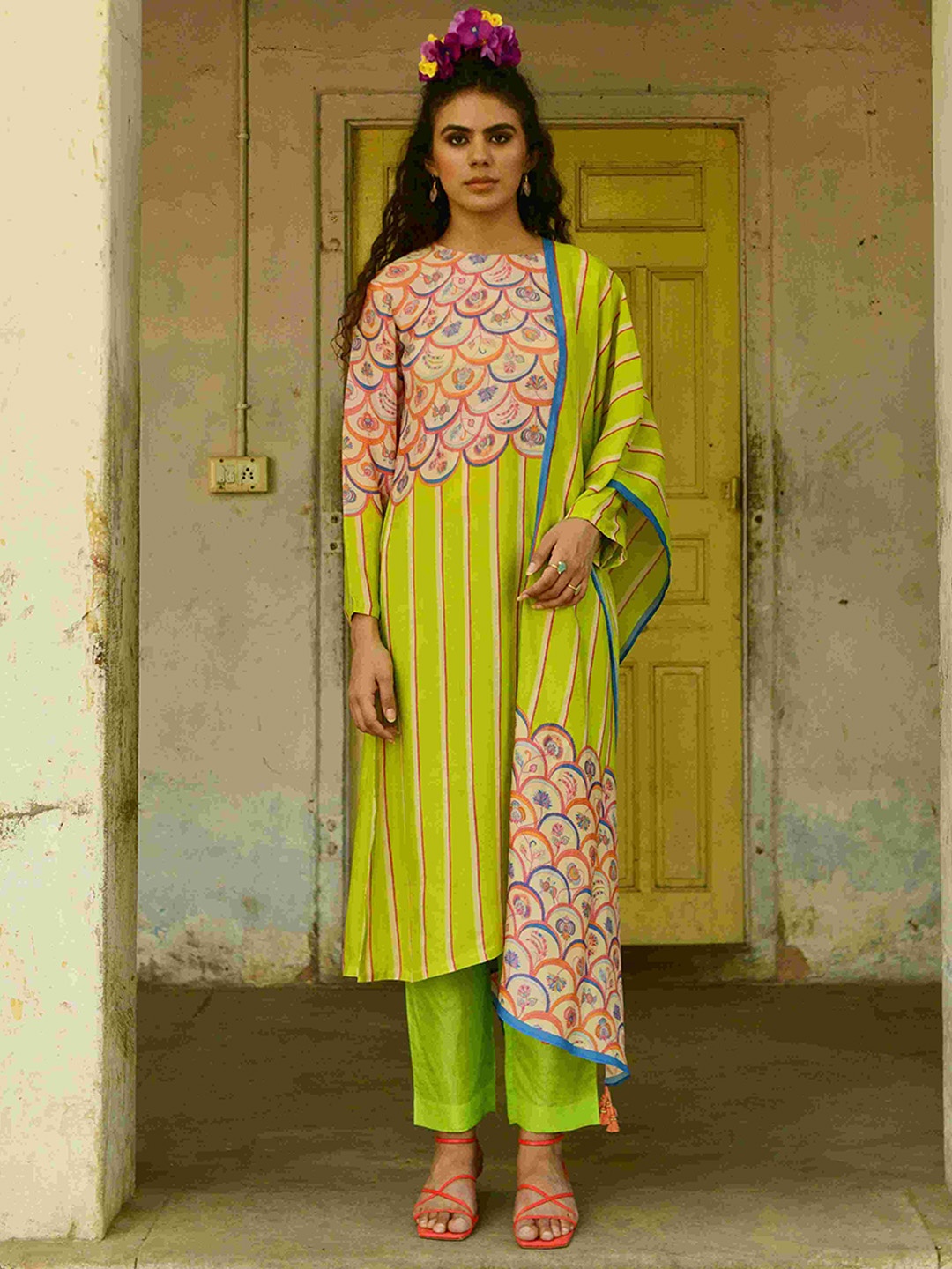 

SWATI VIJAIVARGIE Women Ethnic Motifs Printed Regular Pure Silk Kurta with Trousers, Lime green