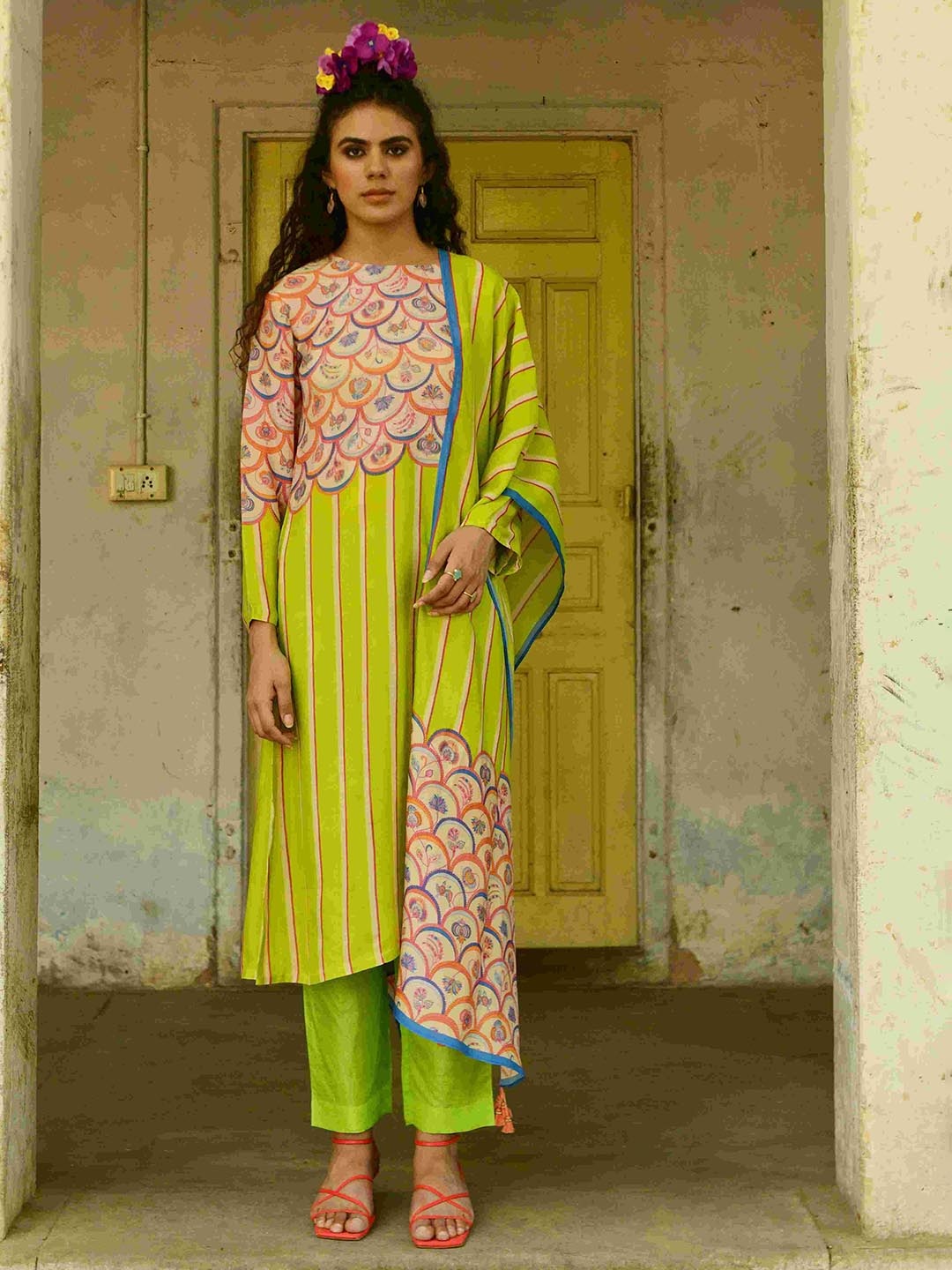 

SWATI VIJAIVARGIE Women Floral Printed Pure Silk Kurta with Trousers & With Dupatta, Lime green