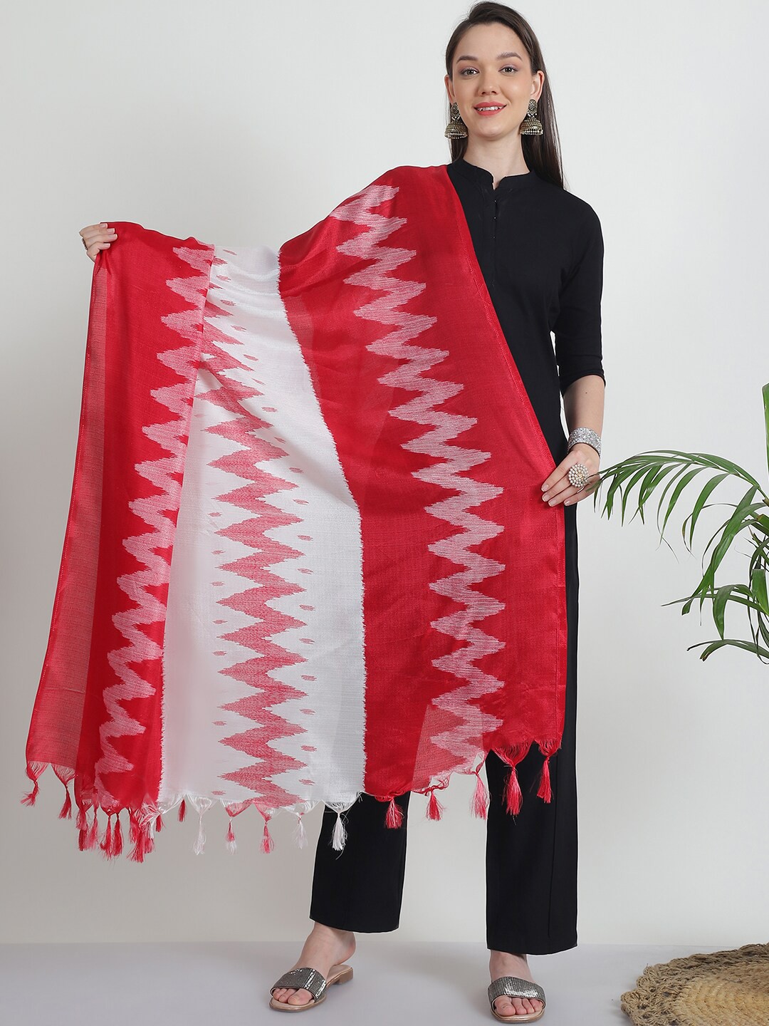 

LOOM LEGACY Ikkat Printed Tasselled Dupatta, Red
