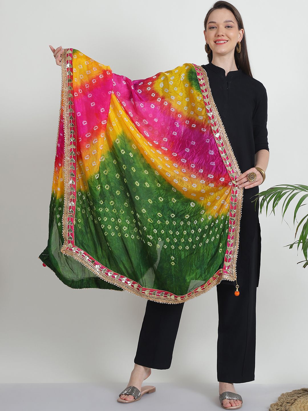 

LOOM LEGACY Bandhani Printed Gotta Patti Dupatta, Green