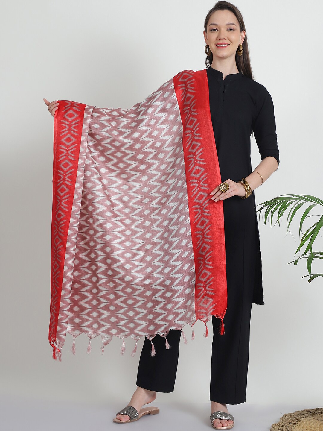 

LOOM LEGACY Ikkat Printed Tasselled Dupatta, Mauve
