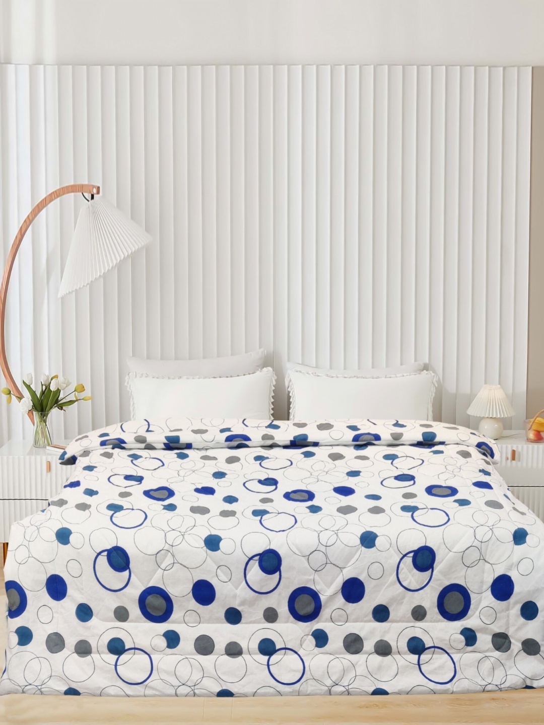 

Supreme Home Collective White & Blue Geometric Cotton AC Room 300 GSM Double Bed Comforter