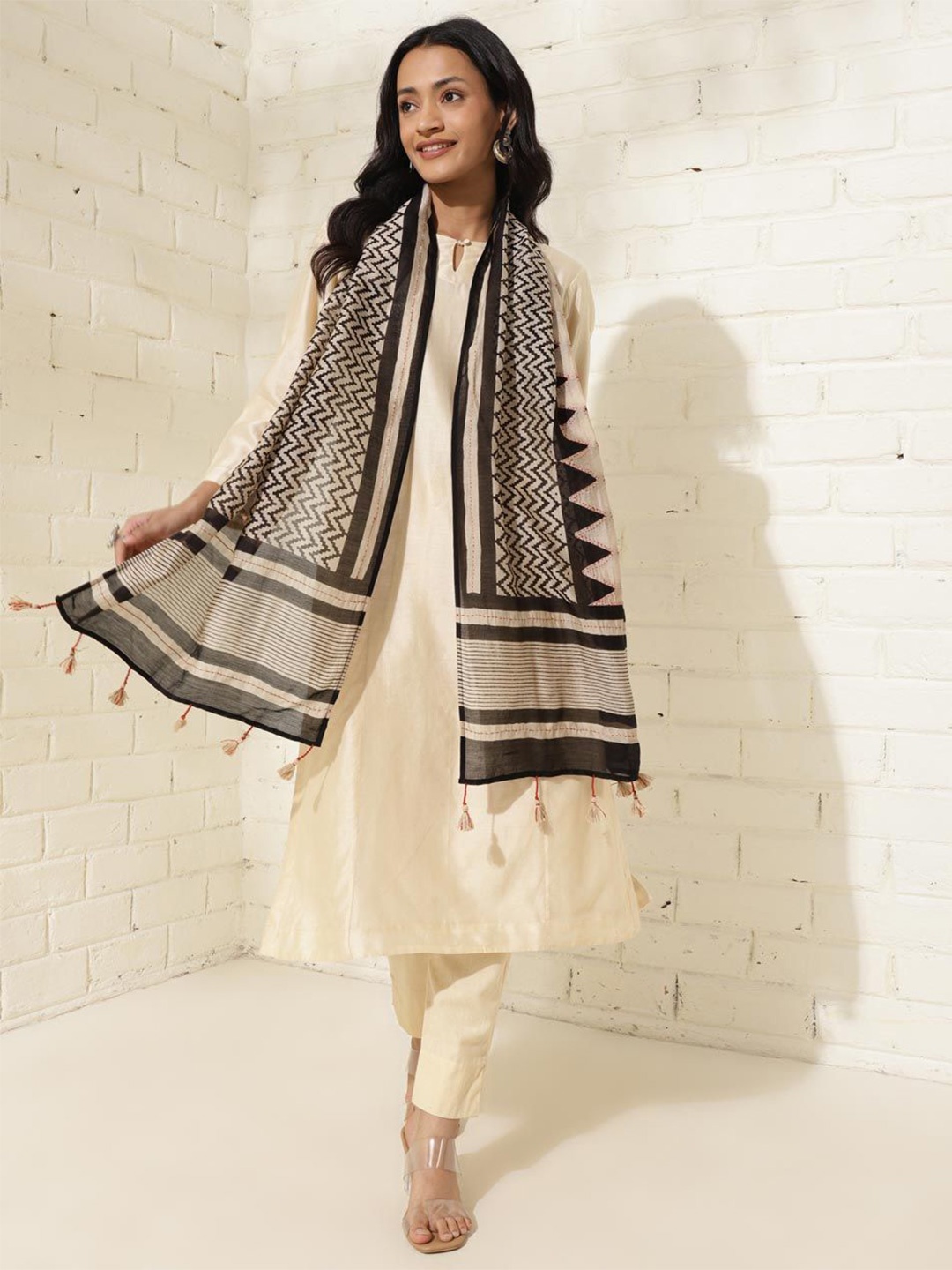 

Fabindia Women Printed Stole, Beige