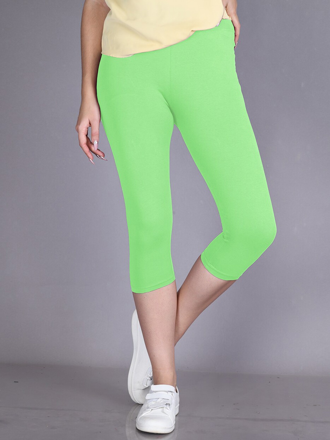 

LYRA Women Capris, Green