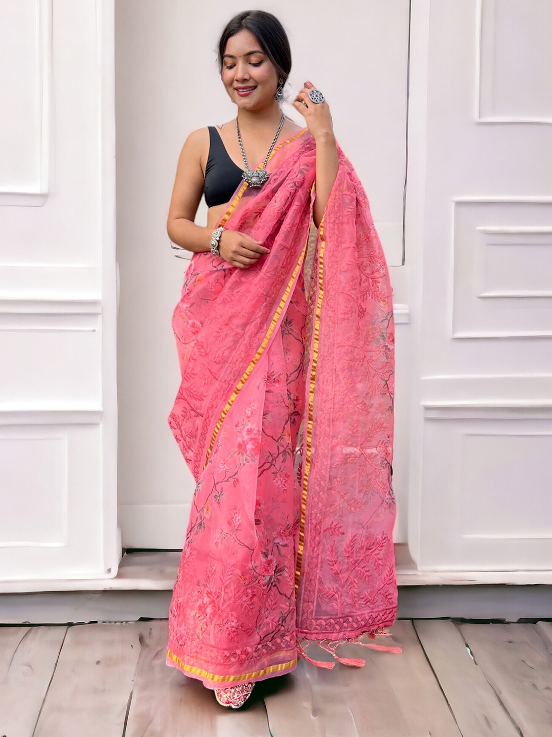 

Vastrasky Global Ethnic Motifs Embroidered Organza Saree, Pink