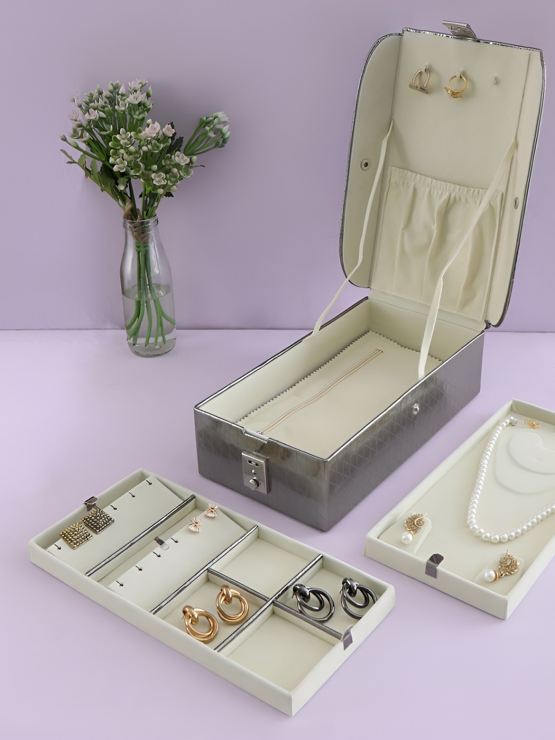 

THE HOME CO. Silver-Toned Crack Resistant Wardrobe Jewellery Organiser