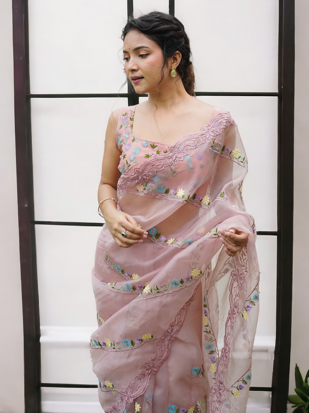 

Vastrasky Global Ethnic Motifs Embroidered Organza Saree, Pink