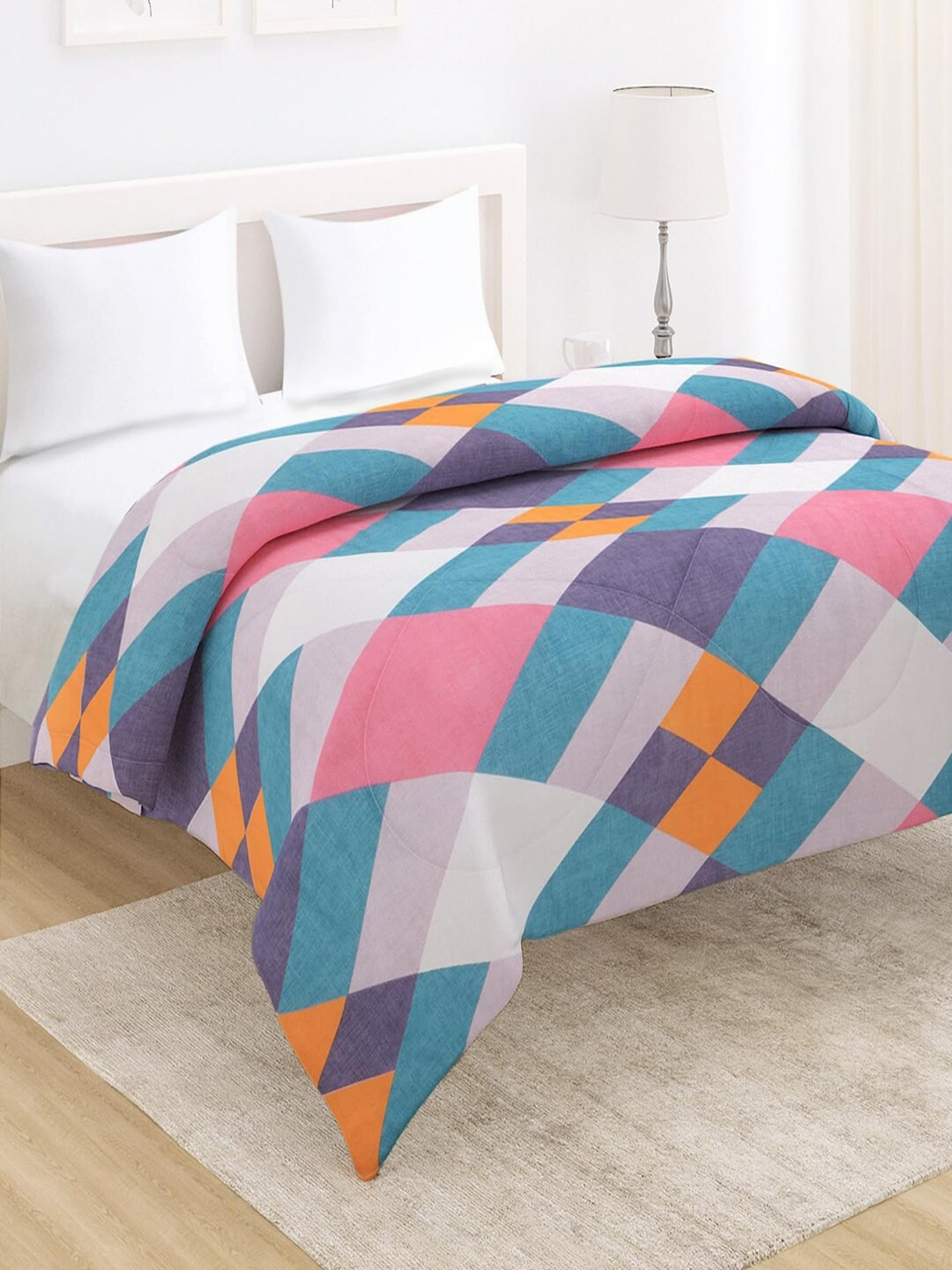 

HOKIPO Blue & White Geometric Microfiber AC Room 220 GSM Reversible Double Bed Comforter