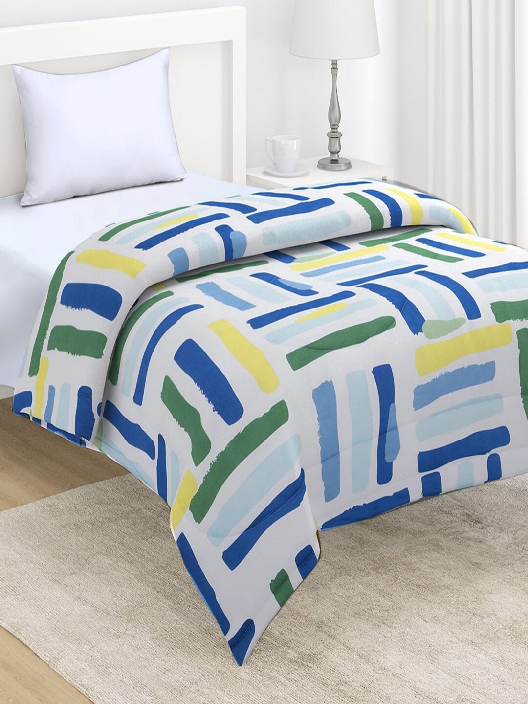 

HOKIPO White & Blue Geometric Printed AC Room 220 GSM Reversible Single Bed Comforter