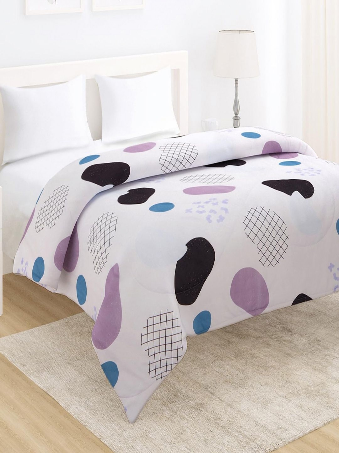 

HOKIPO White & Black Geometric Microfiber AC Room 210 GSM Double Bed Comforter