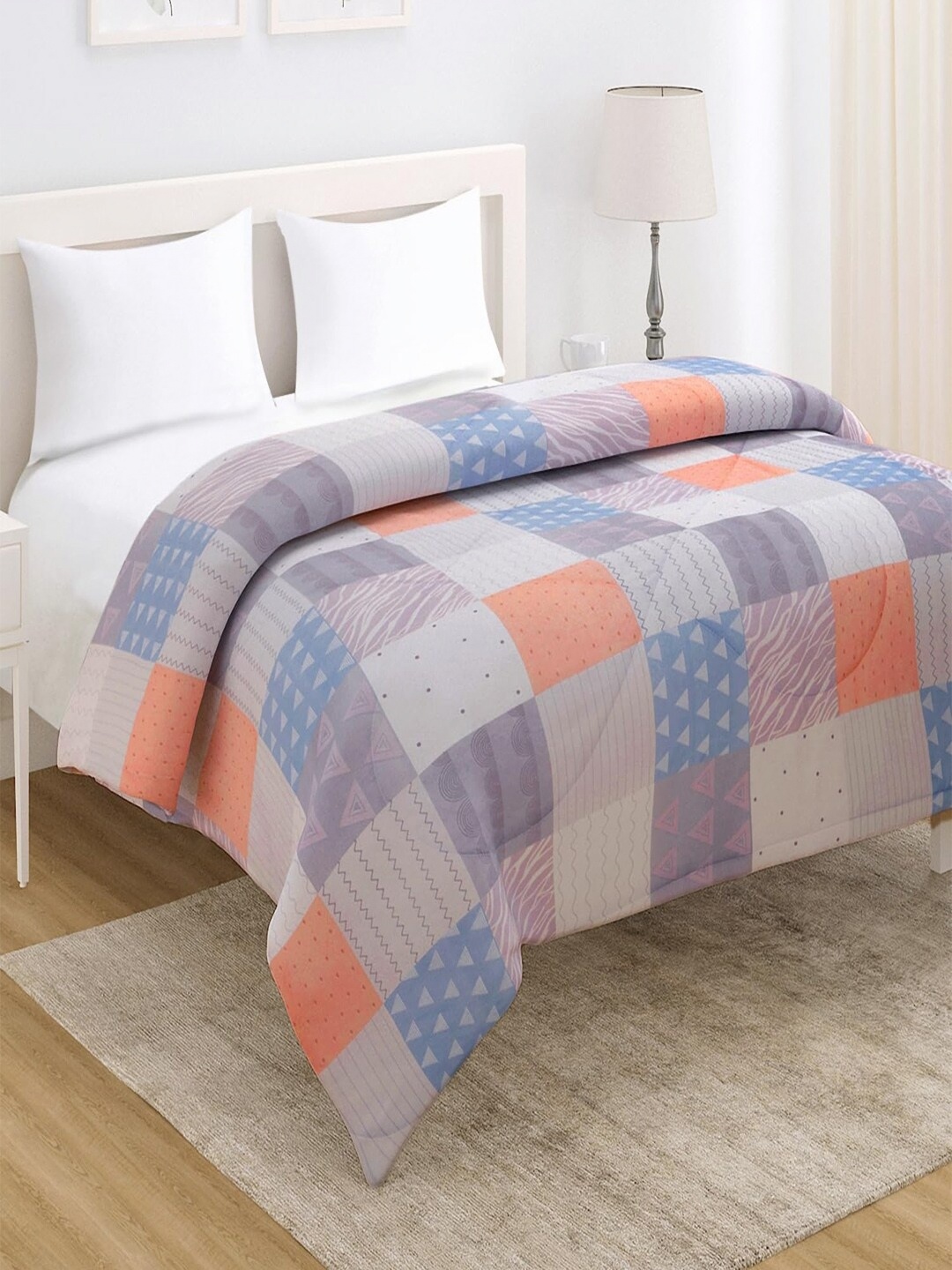 

HOKIPO Grey & Blue Geometric Microfiber AC Room 220 GSM Reversible Double Bed Comforter