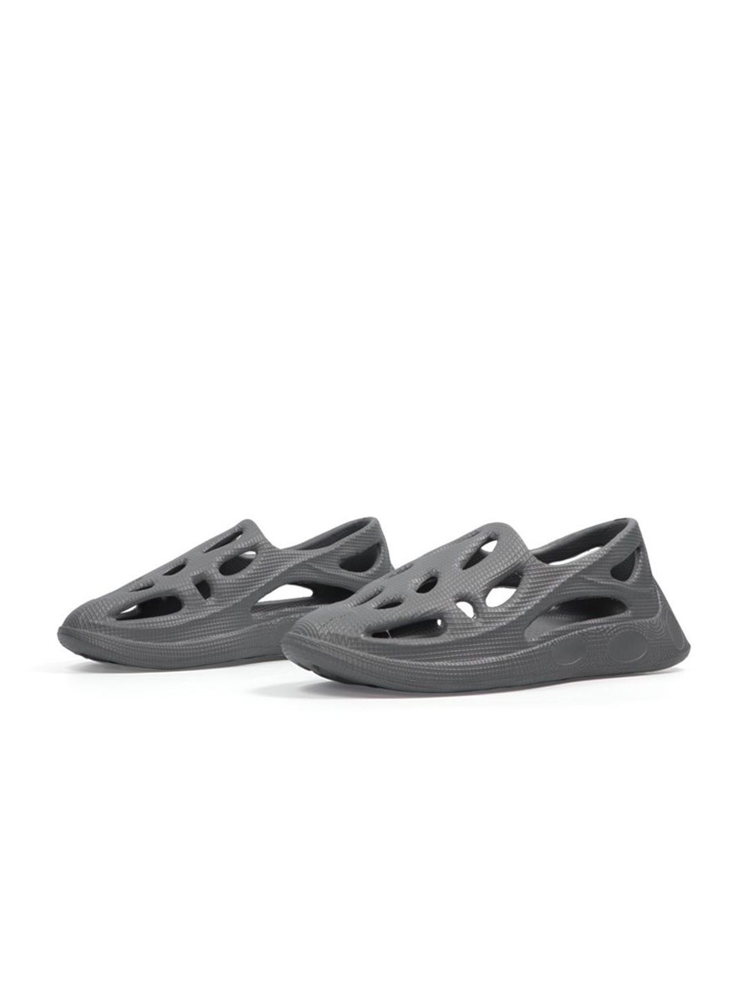 

SPIFFERS Men Croslite Clogs, Grey