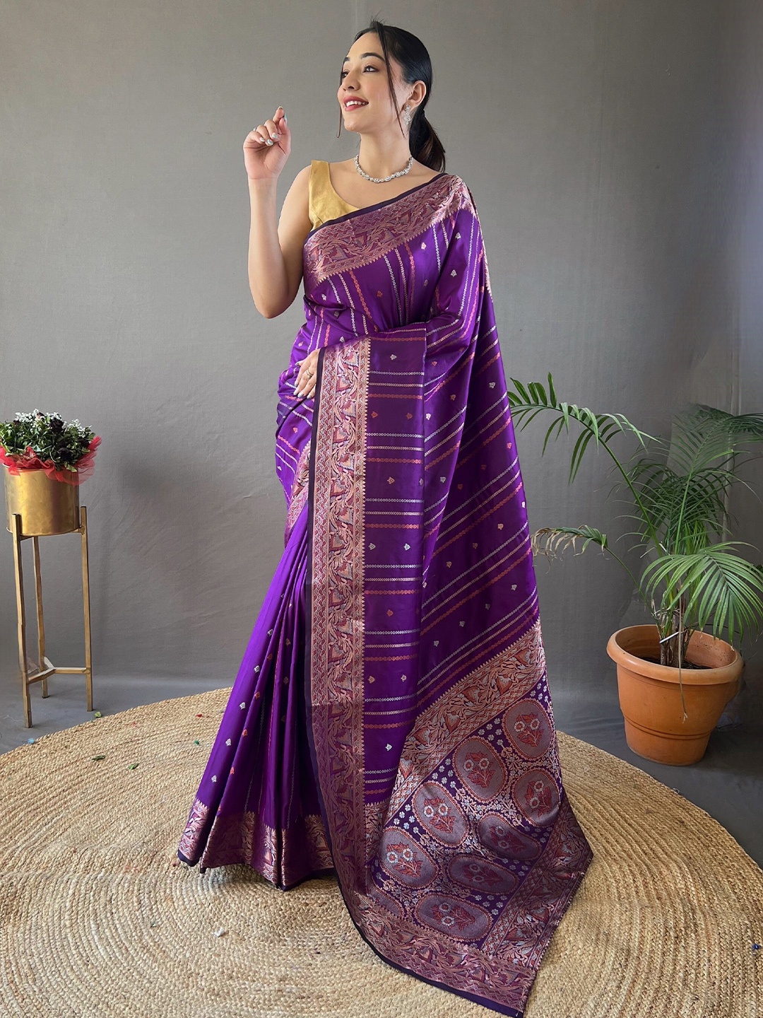 

Munir Woven Design Zari Banarasi Saree, Magenta