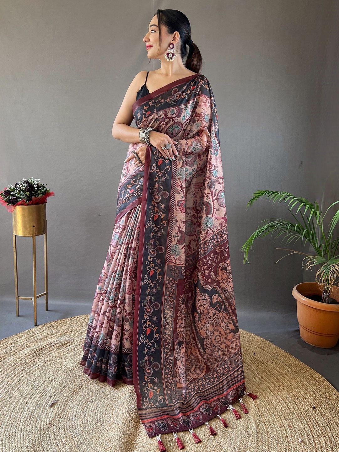 

Munir Floral Saree, Peach