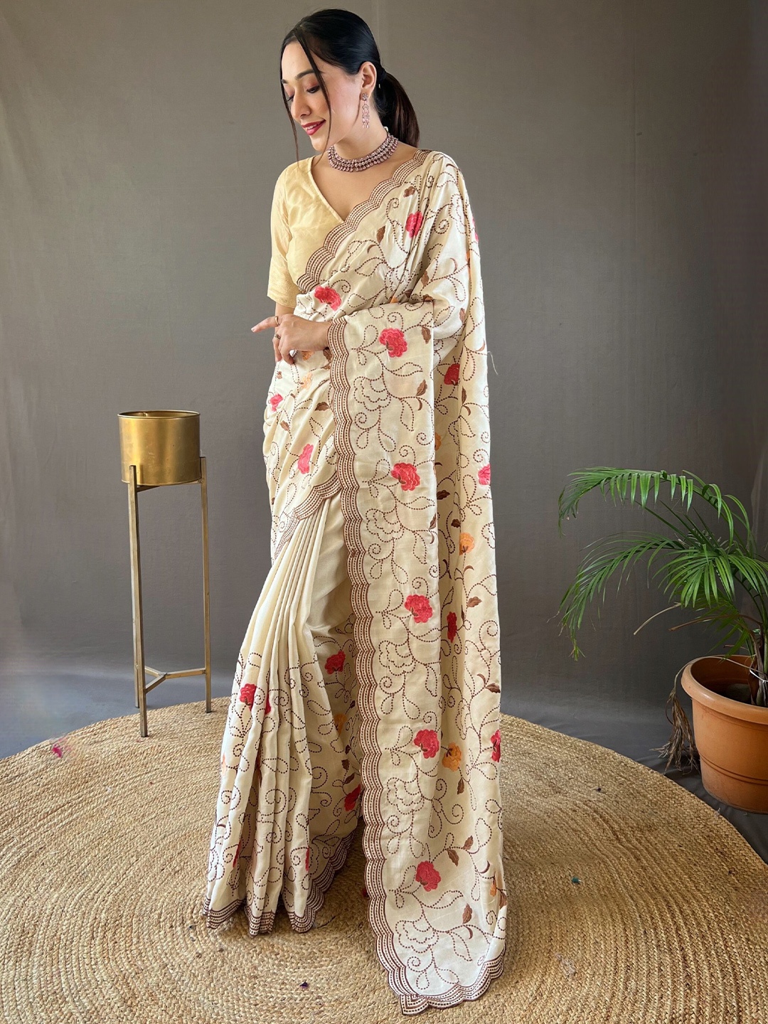 

Munir Floral Embroidered Saree, Cream