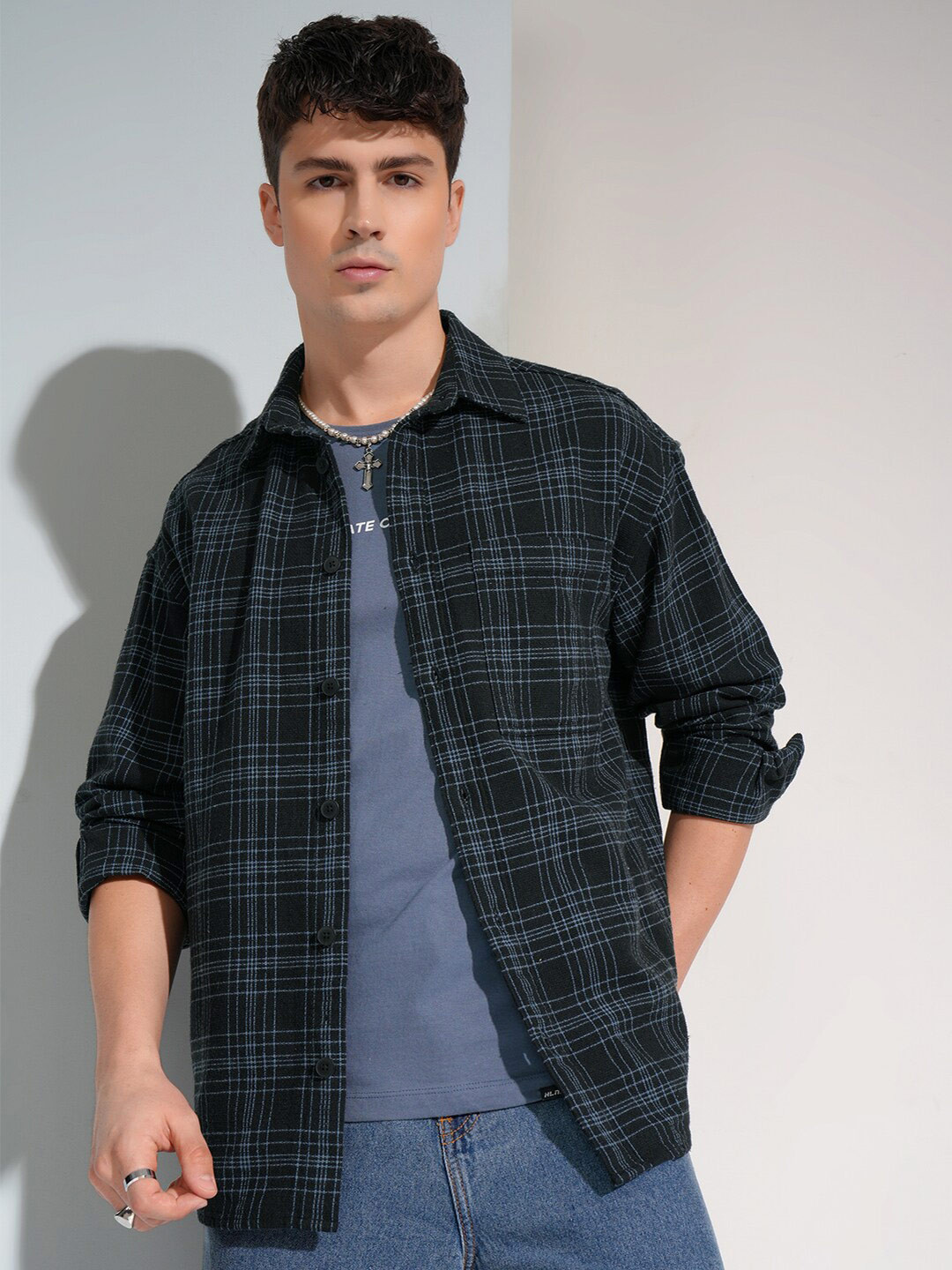 

HIGHLANDER Men Textured Dobby Checked Oversized Shirt, Black