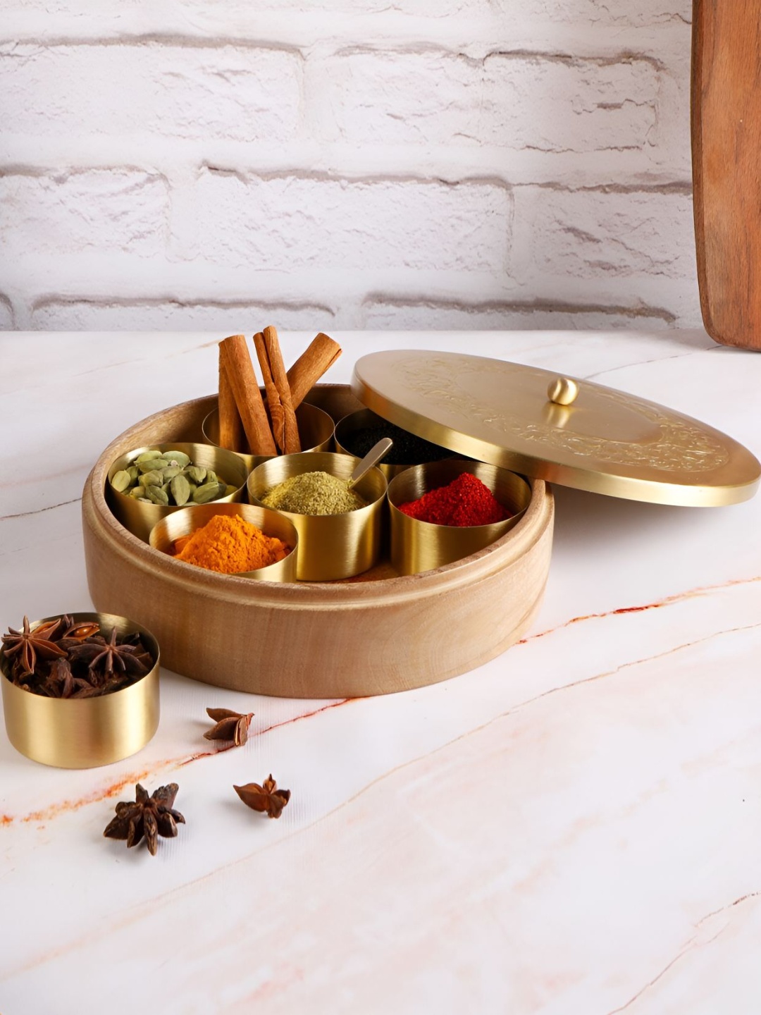 

THE HOME CO. Unisex Brown Round Masala Box With Bowls & Spoon