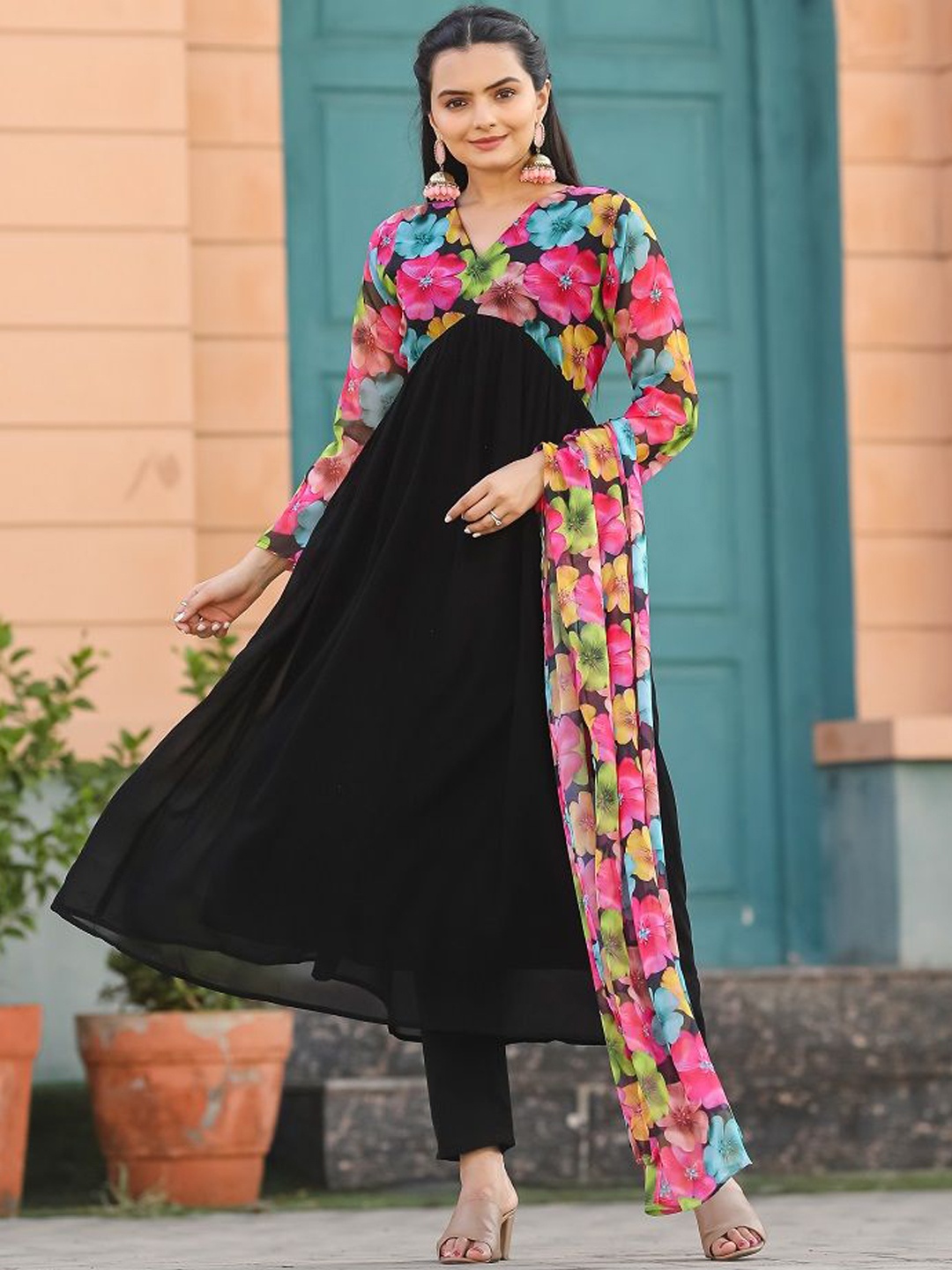 

White World Women Floral Printed Regular Kurta with Trousers & Dupatta, Black