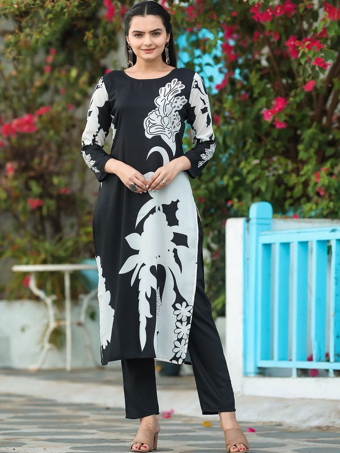 

KALINI Women Floral Printed Regular Kurta with Trousers, Black