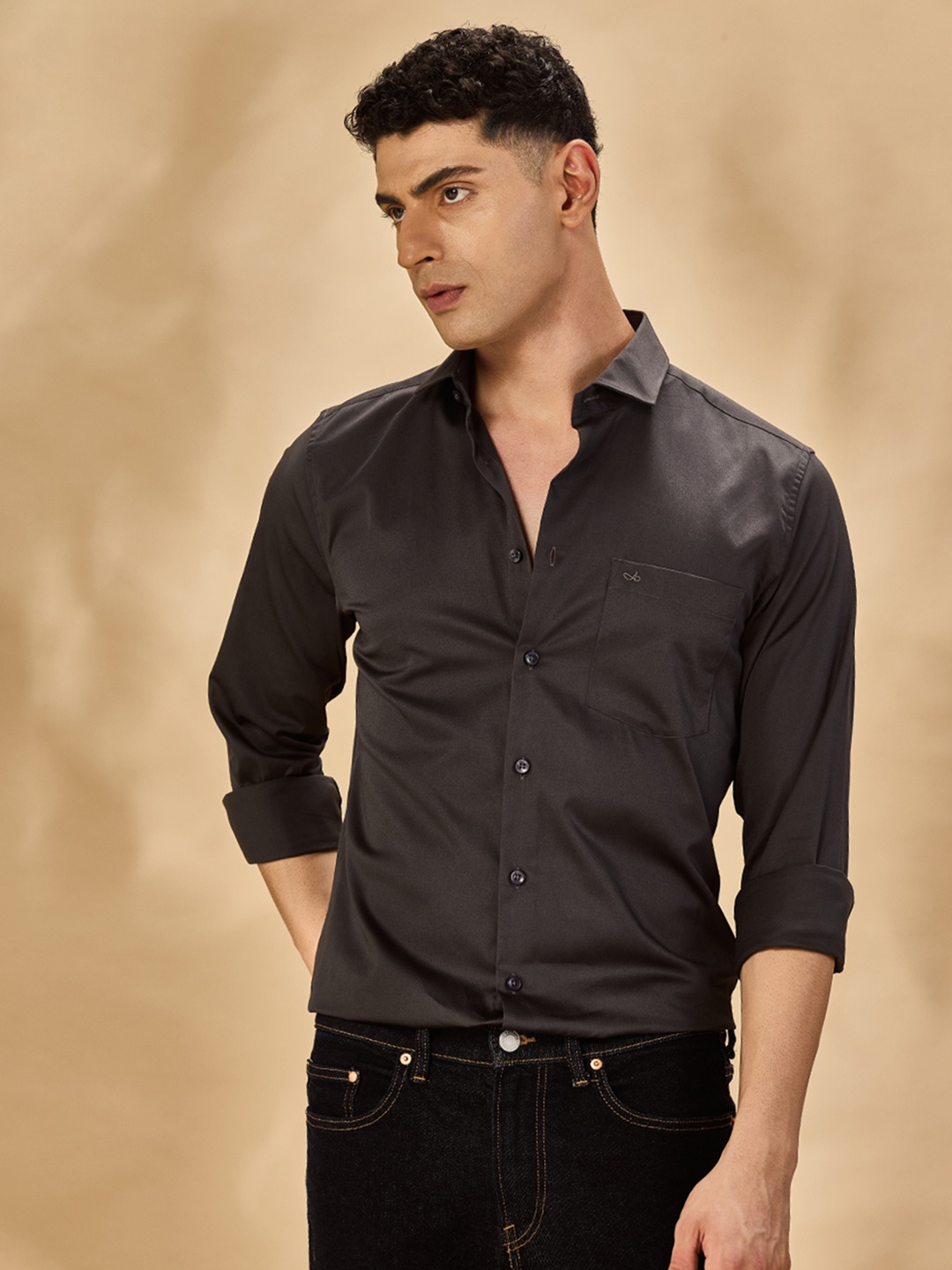 

Aldeno Men Solid Slim Fit Opaque Casual Shirt, Black