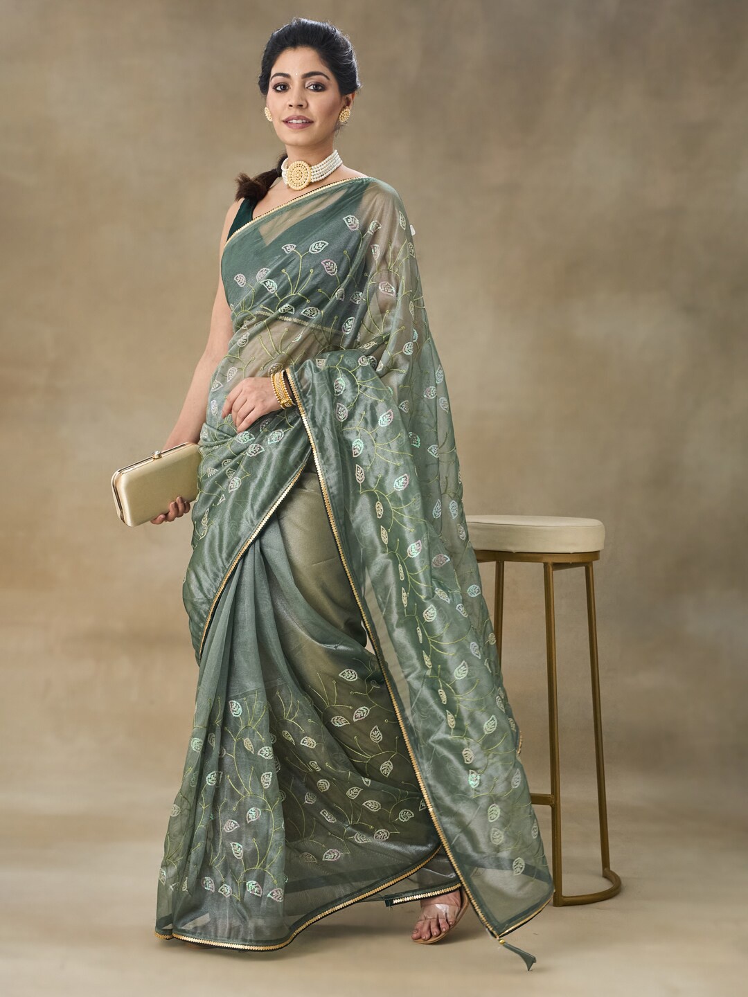 

FABMORA Embellished Embroidered Net Saree, Green