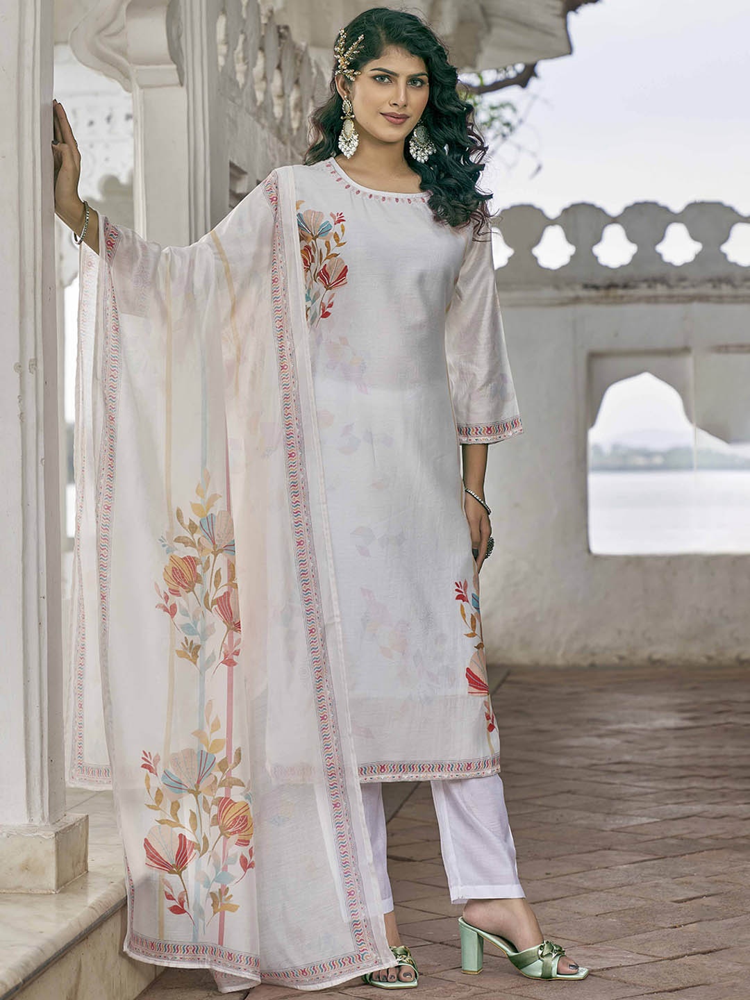 

TWINS LADY Women Floral Printed Regular Beads and Stones Kurta Trousers With Dupatta, Cream