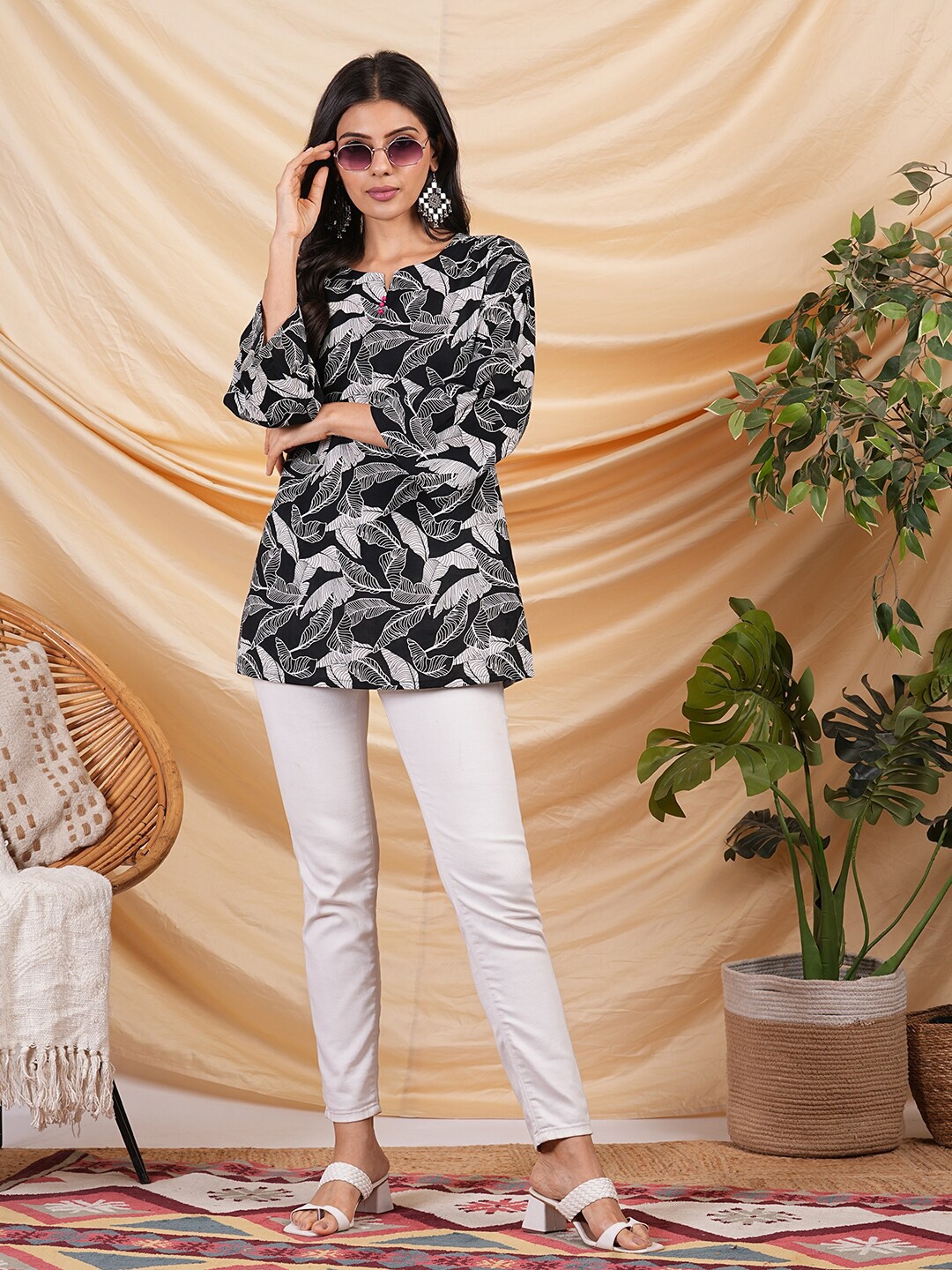 

KAMI KUBI Floral Print Bell Sleeve Cotton Top, Black
