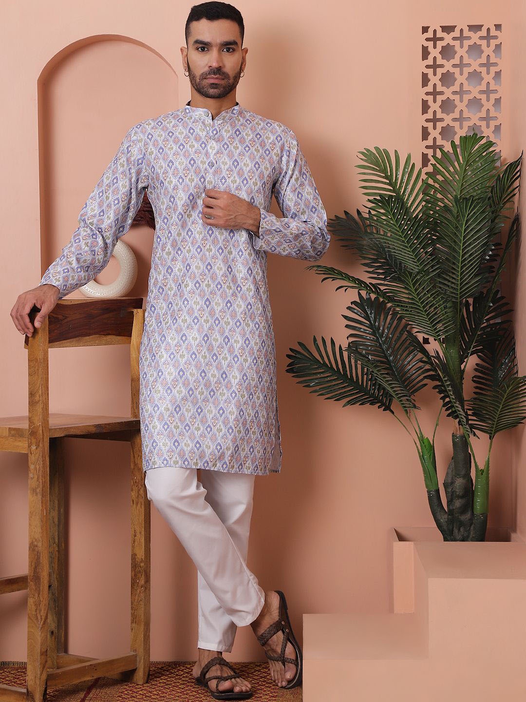 

Jompers Men Printed and Embroidered Kurtas., Purple
