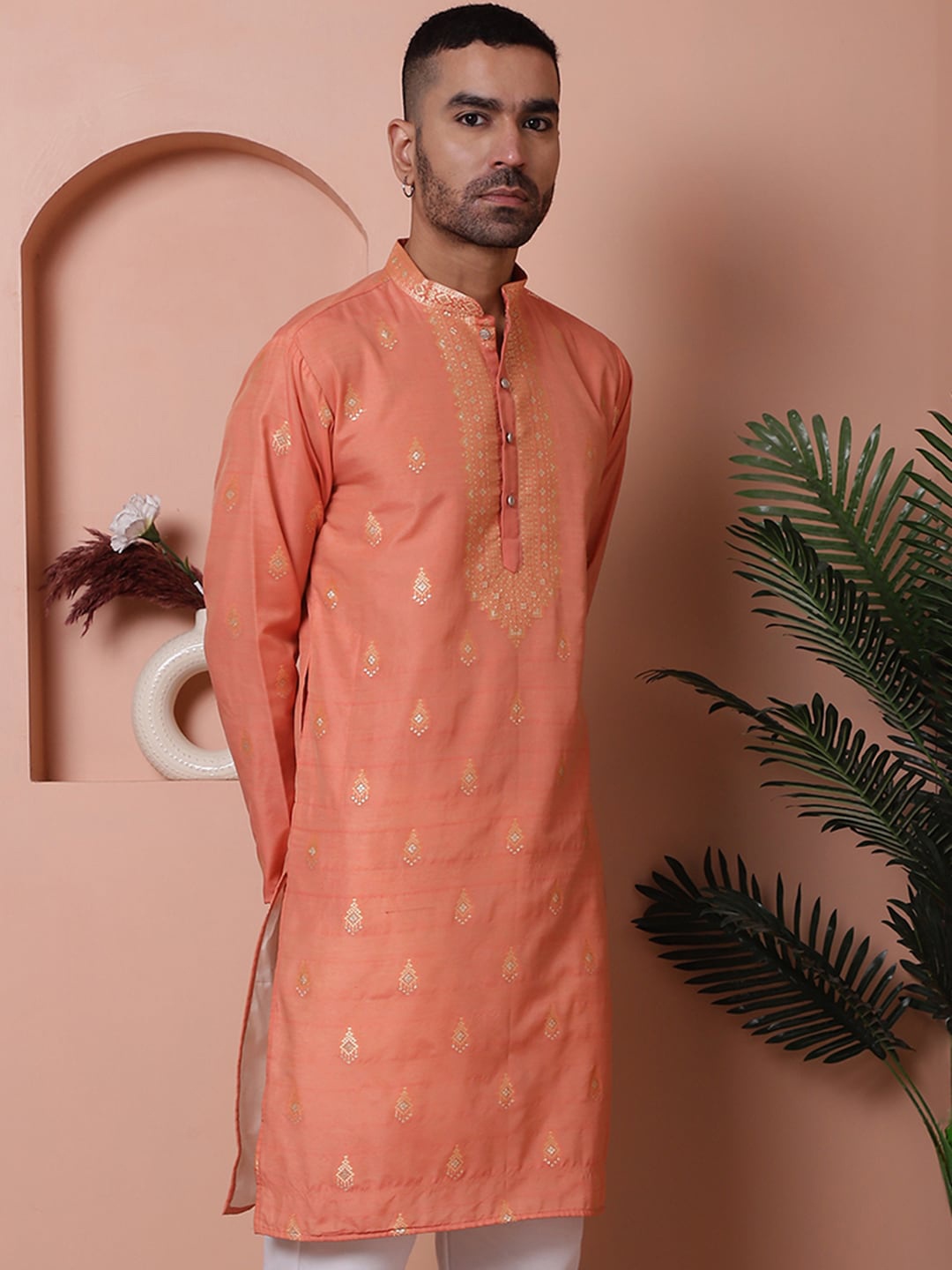 

Jompers Men Floral Embroidered Kurta, Peach