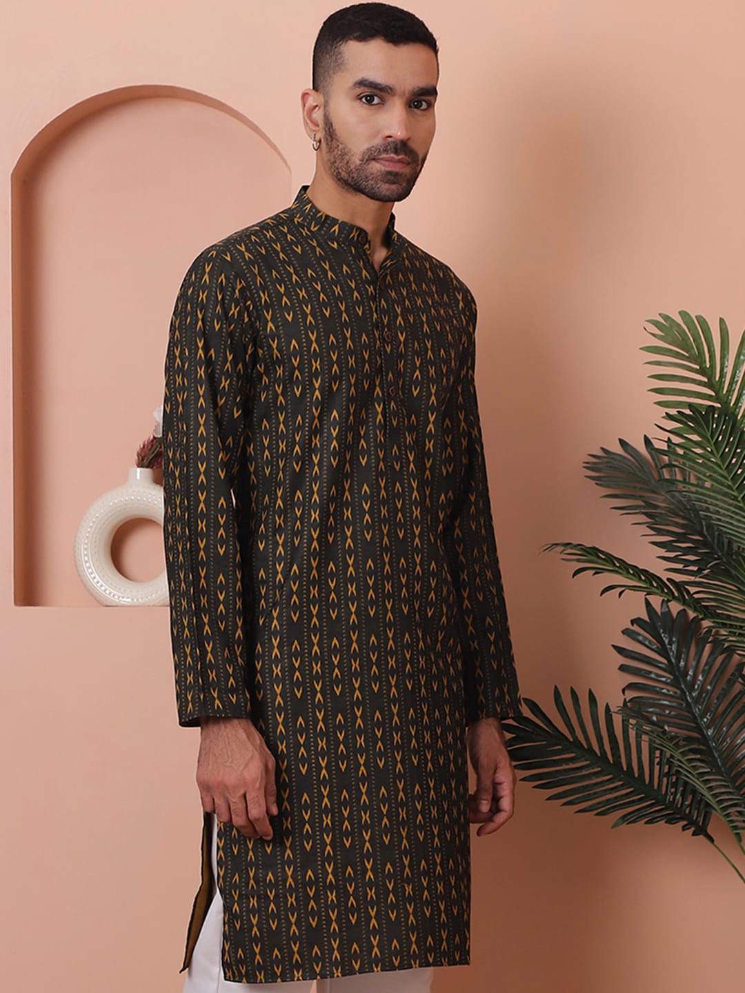 

Jompers Men Cold-Shoulder Sleeves Kurta, Black