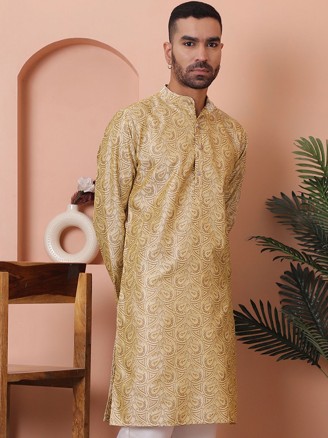 

Jompers Men Printed Jacquard Kurta, Gold