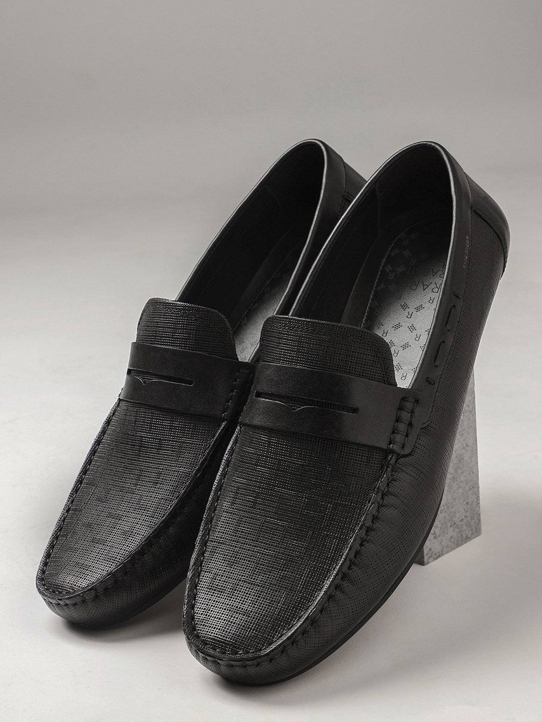 

RARE RABBIT Men Saffian Textured Leather Formal Loafers, Black