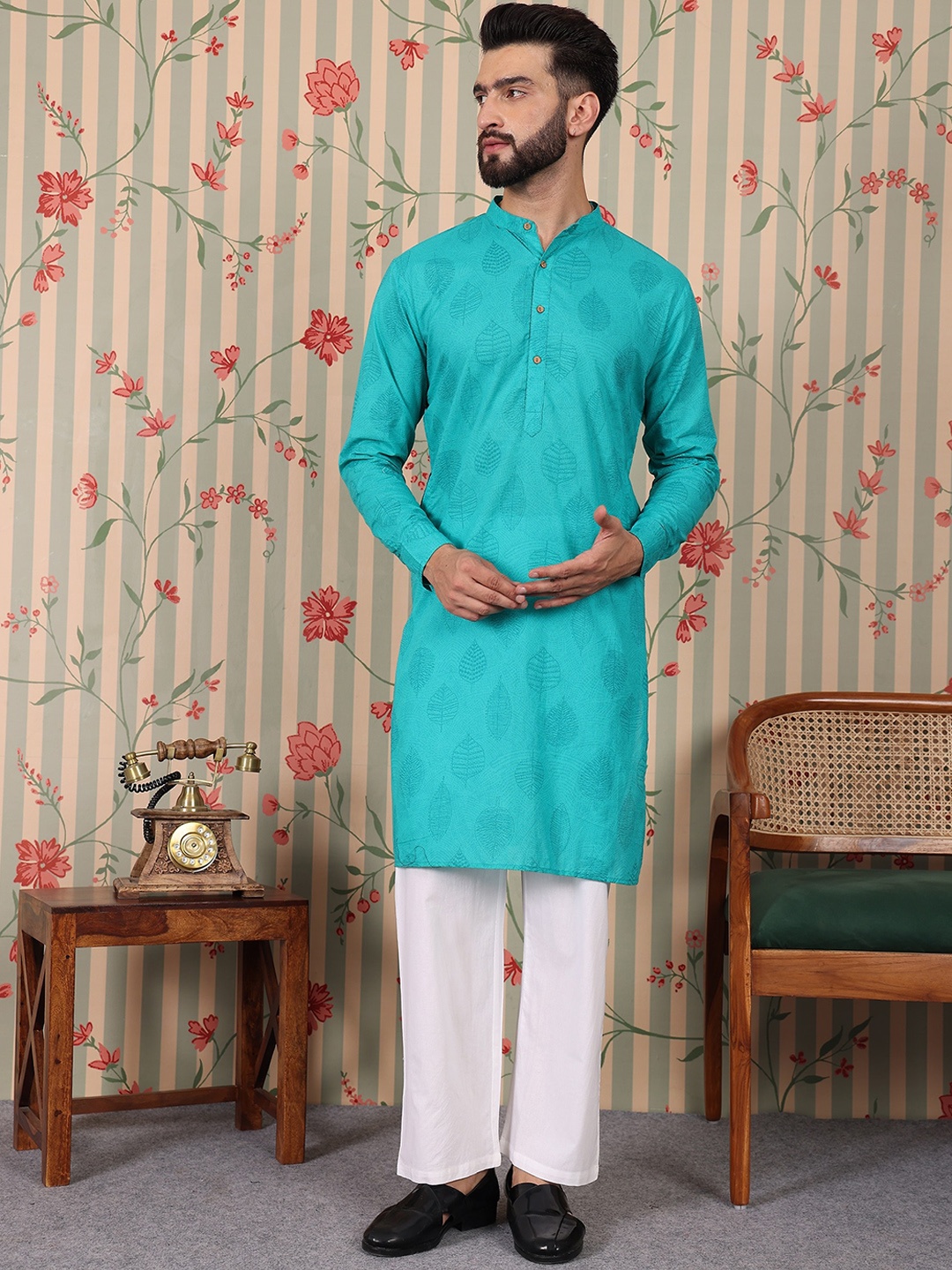 

Ode by House of Pataudi Men Printed Kurta, Turquoise blue