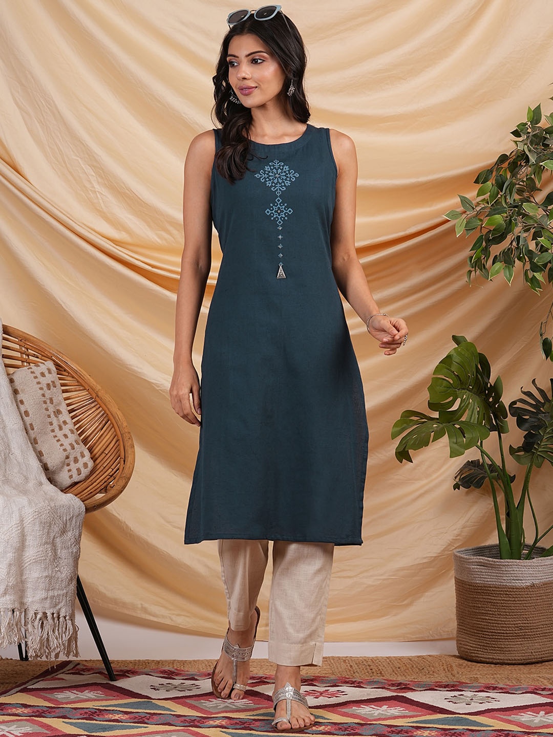 

KAMI KUBI Women Solid Cotton Round Neck Sleveeless Kurta, Navy blue