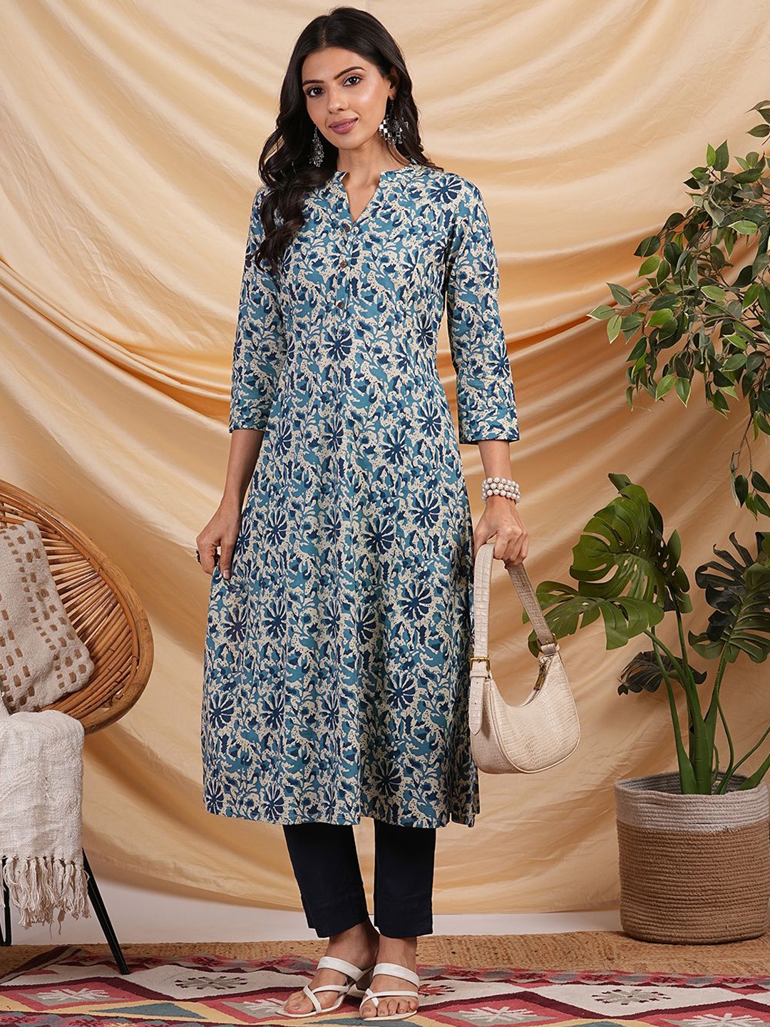 

KAMI KUBI Women Floral printed flare cotton kurta, Blue