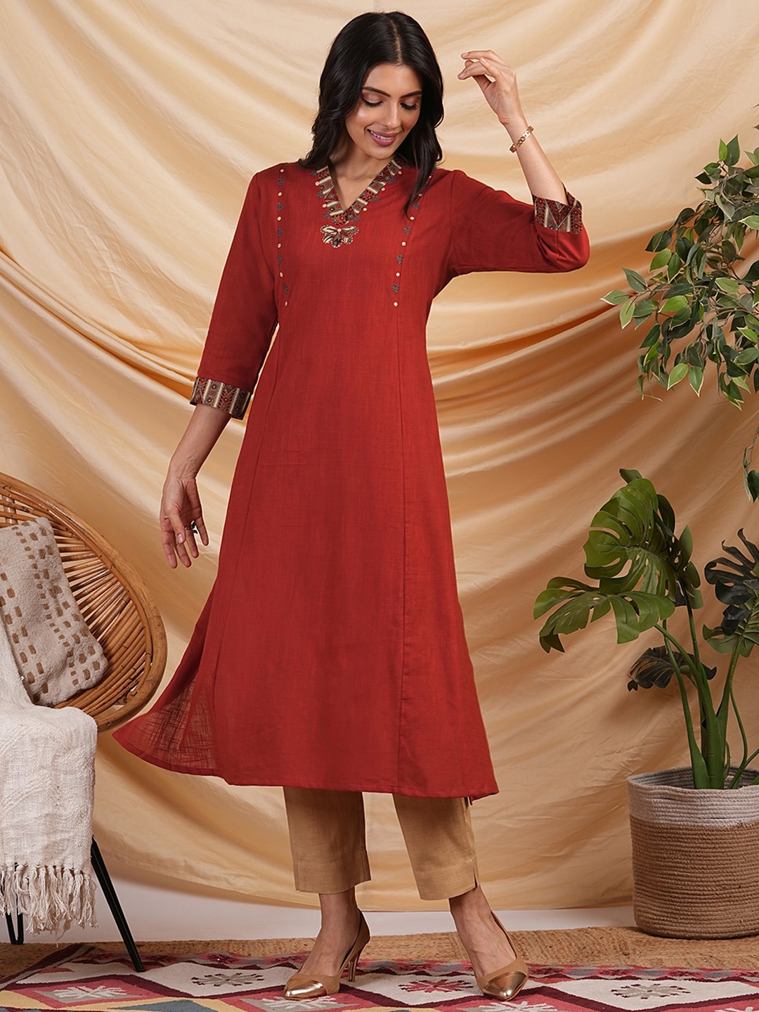 

KAMI KUBI Women Ethnic Motifs Cotton V-neck Regular Slevees Kurti, Red