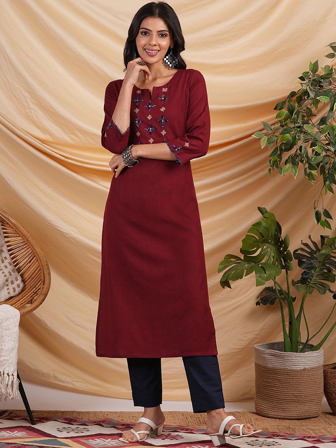 

KAMI KUBI Women Ethnic Motifs Cotton Mandarin Collar Regular Slevees Kurti, Maroon