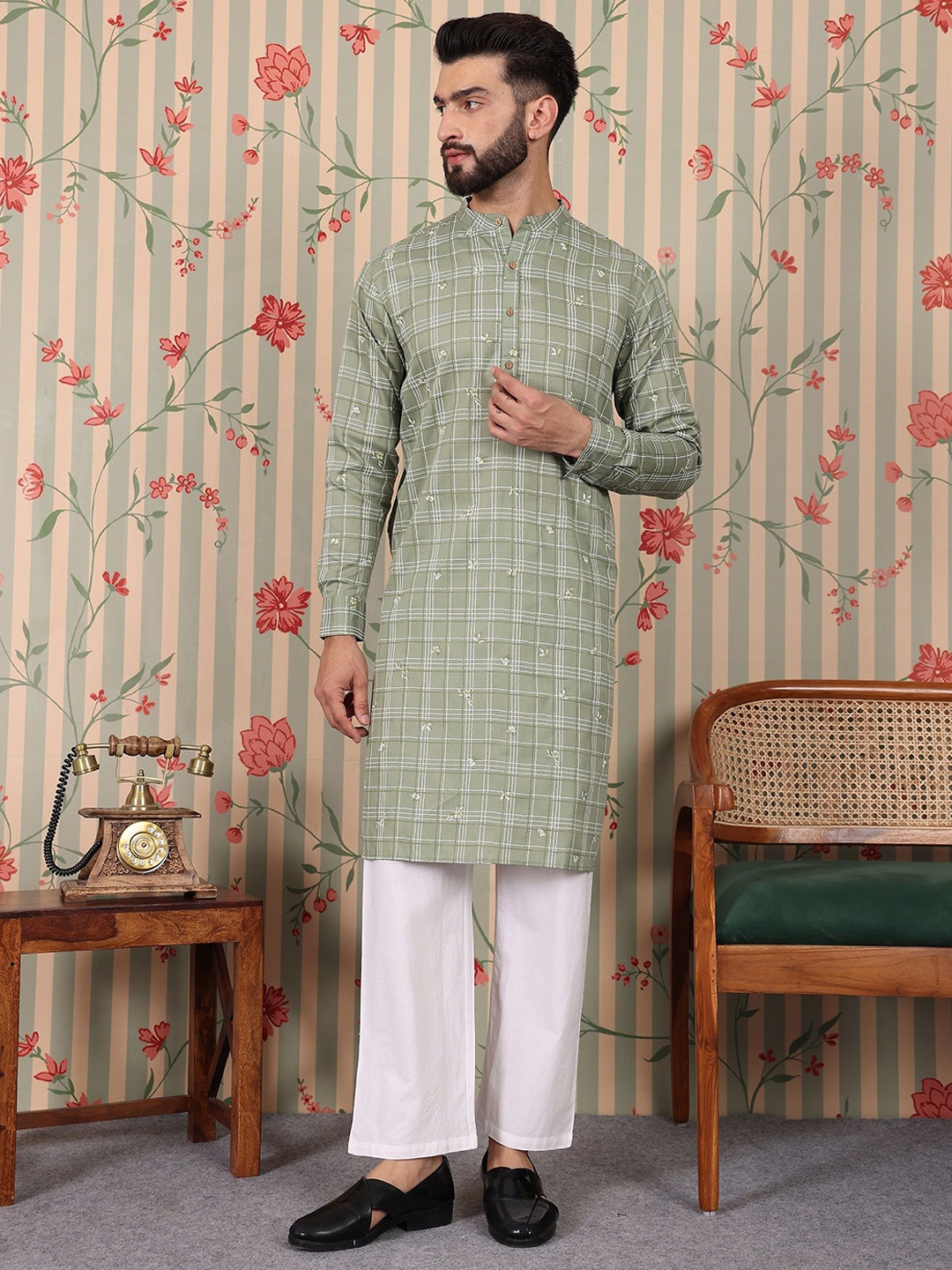 

Ode by House of Pataudi Checked Mandarin Collar Straight Kurta, Green
