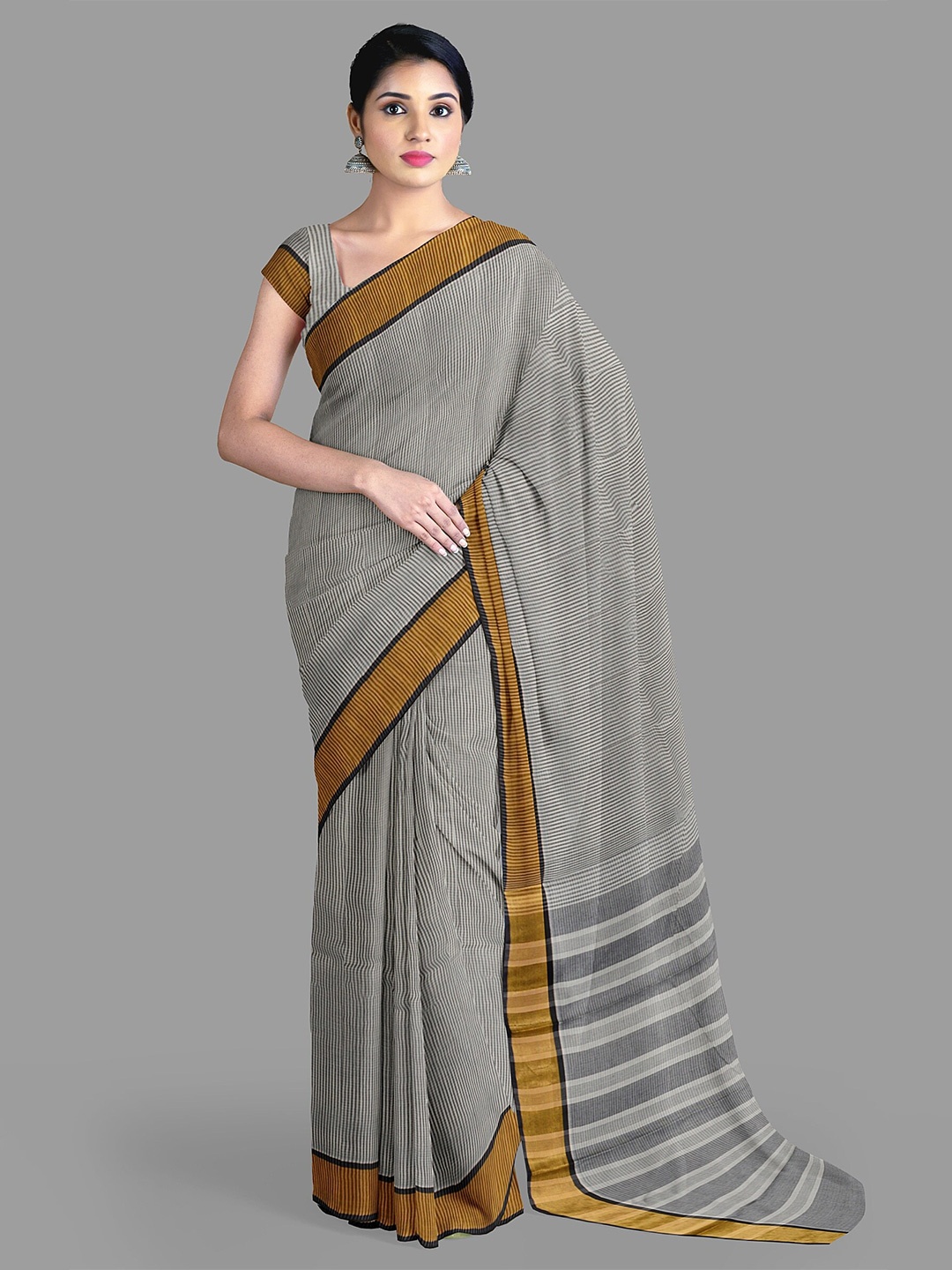 

The Chennai Silks Checked Zari Pure Cotton Saree, Grey