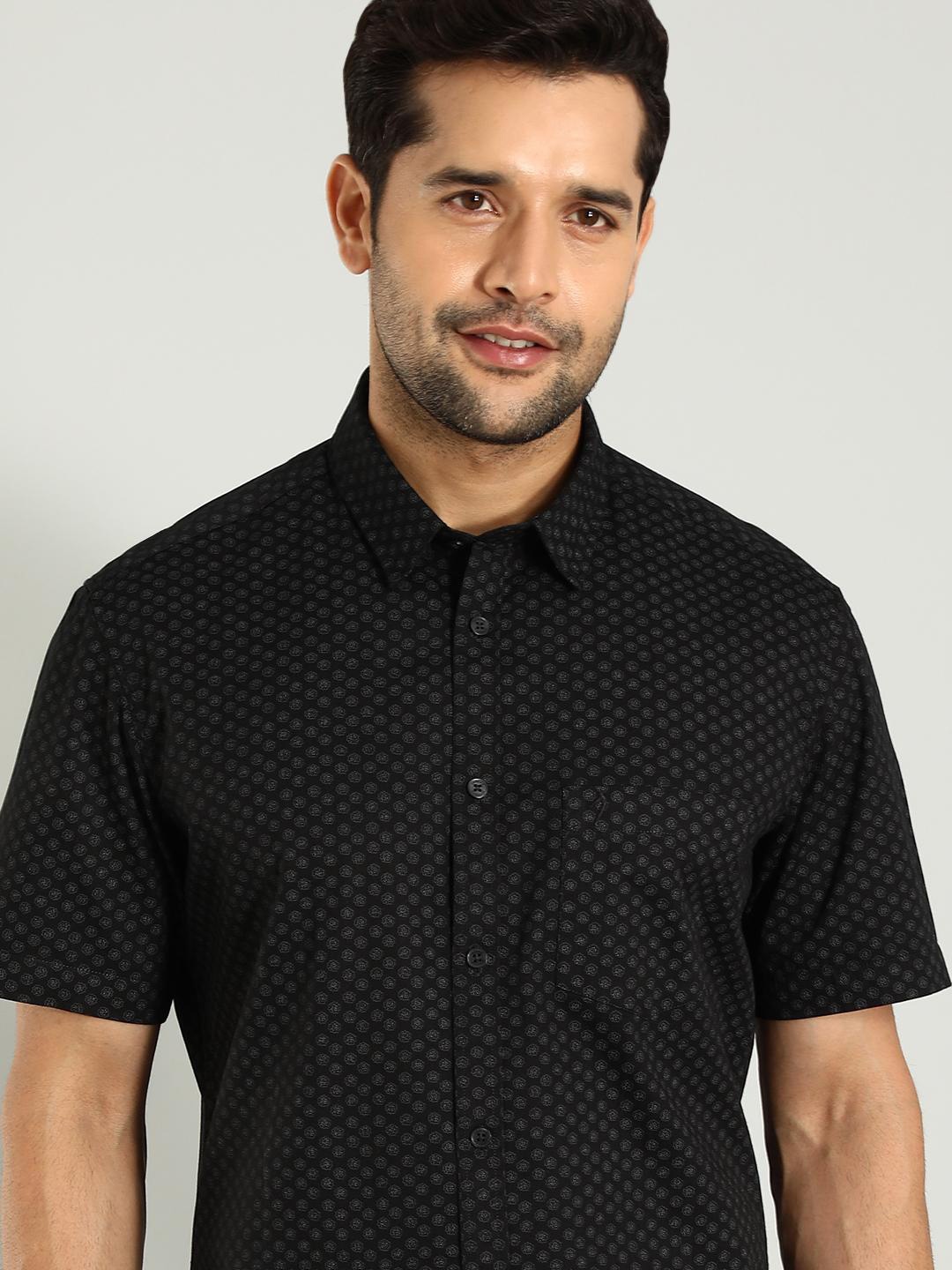

Indian Terrain Men Classic Slim Fit Opaque Printed Casual Shirt, Black