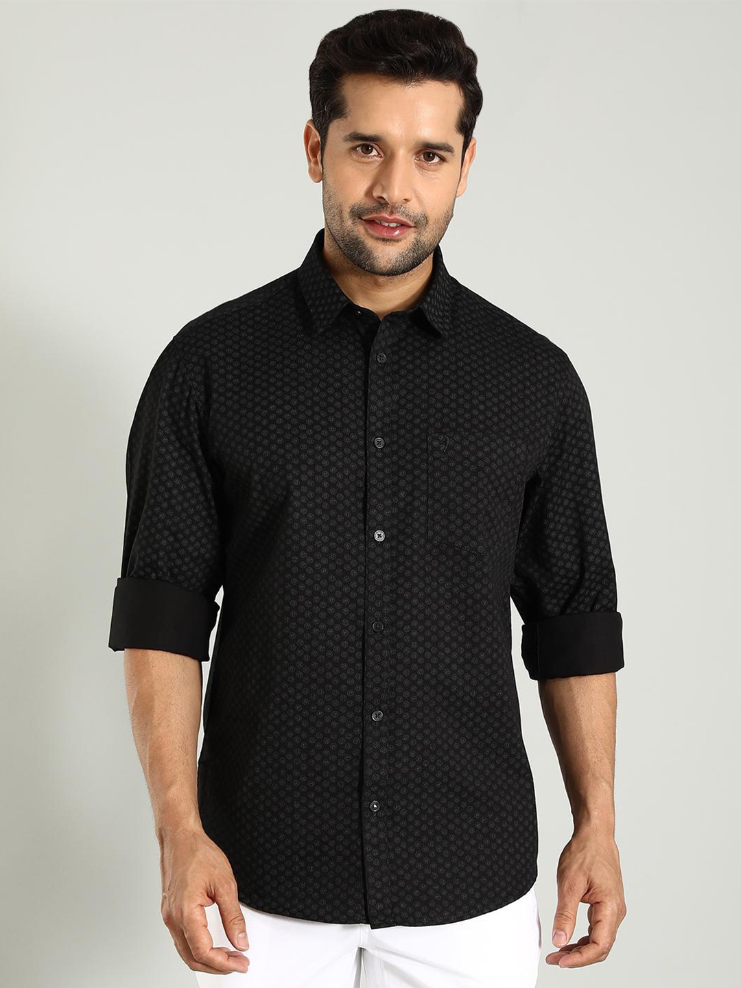 

Indian Terrain Men Classic Slim Fit Opaque Micro Ditsy Printed Casual Shirt, Black