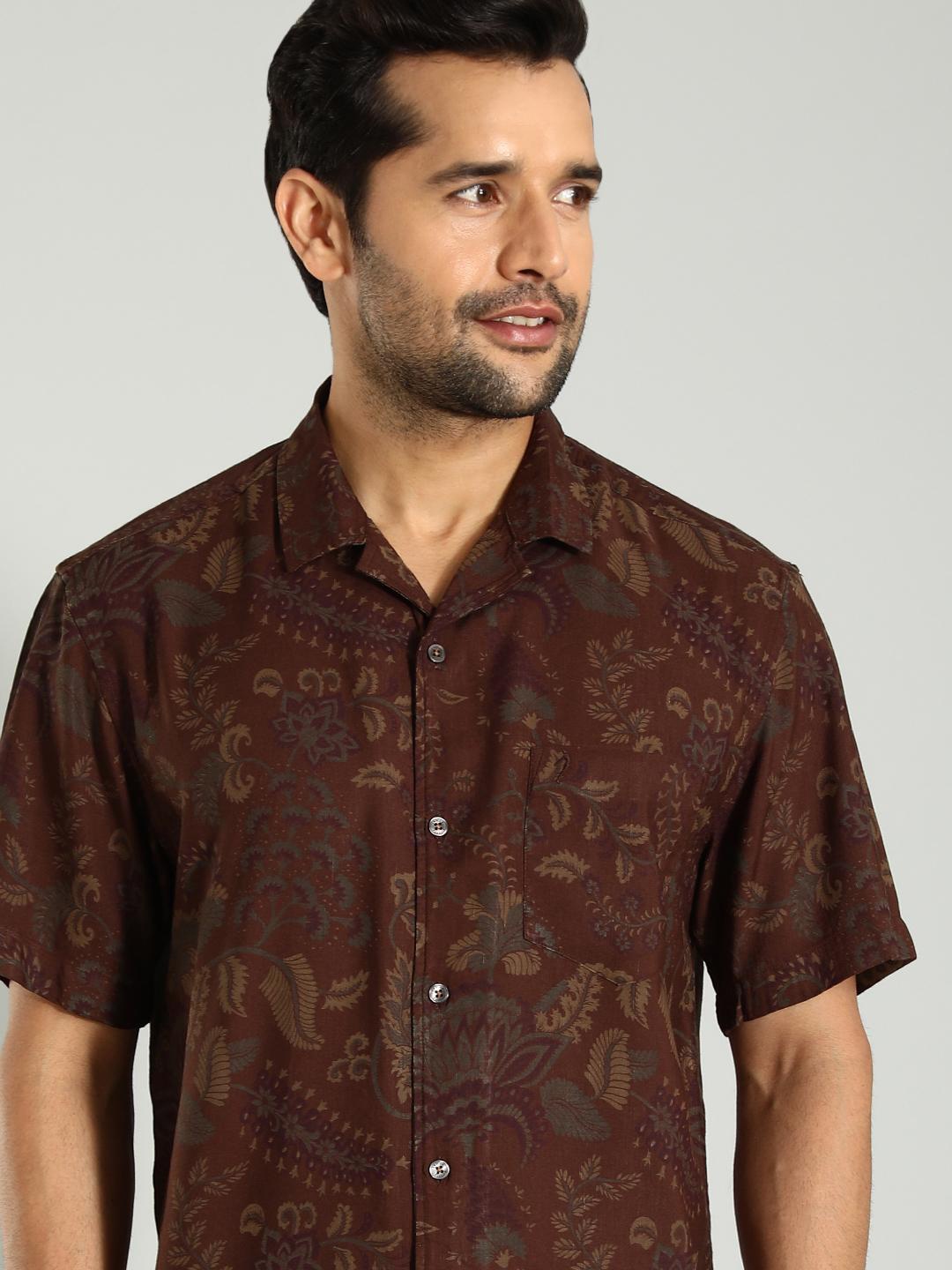 

Indian Terrain Men Classic Slim Fit Floral Opaque Printed Casual Shirt, Brown