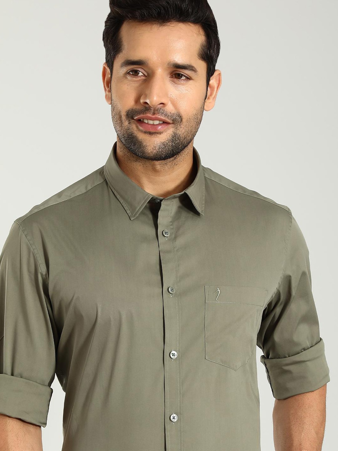 

Indian Terrain Men Classic Slim Fit Solid Opaque Casual Shirt, Green