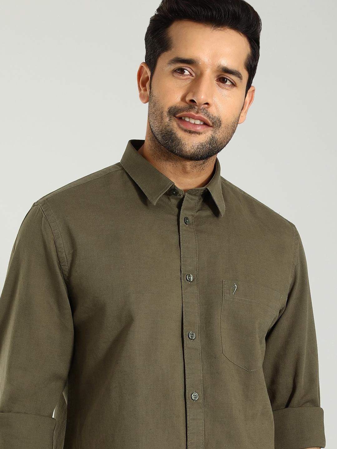 

Indian Terrain Men Classic Slim Fit Solid Opaque Casual Shirt, Green