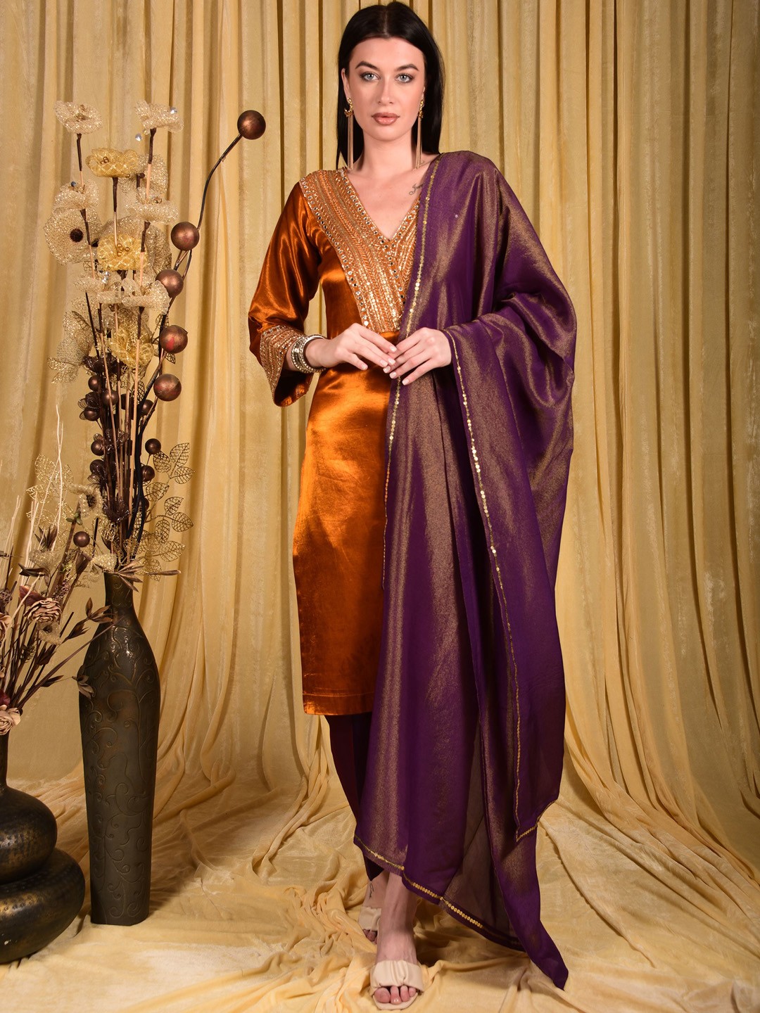 

Laalzari Women Ethnic Motifs Yoke Design Regular Kurta with Palazzos & With Dupatta, Mustard